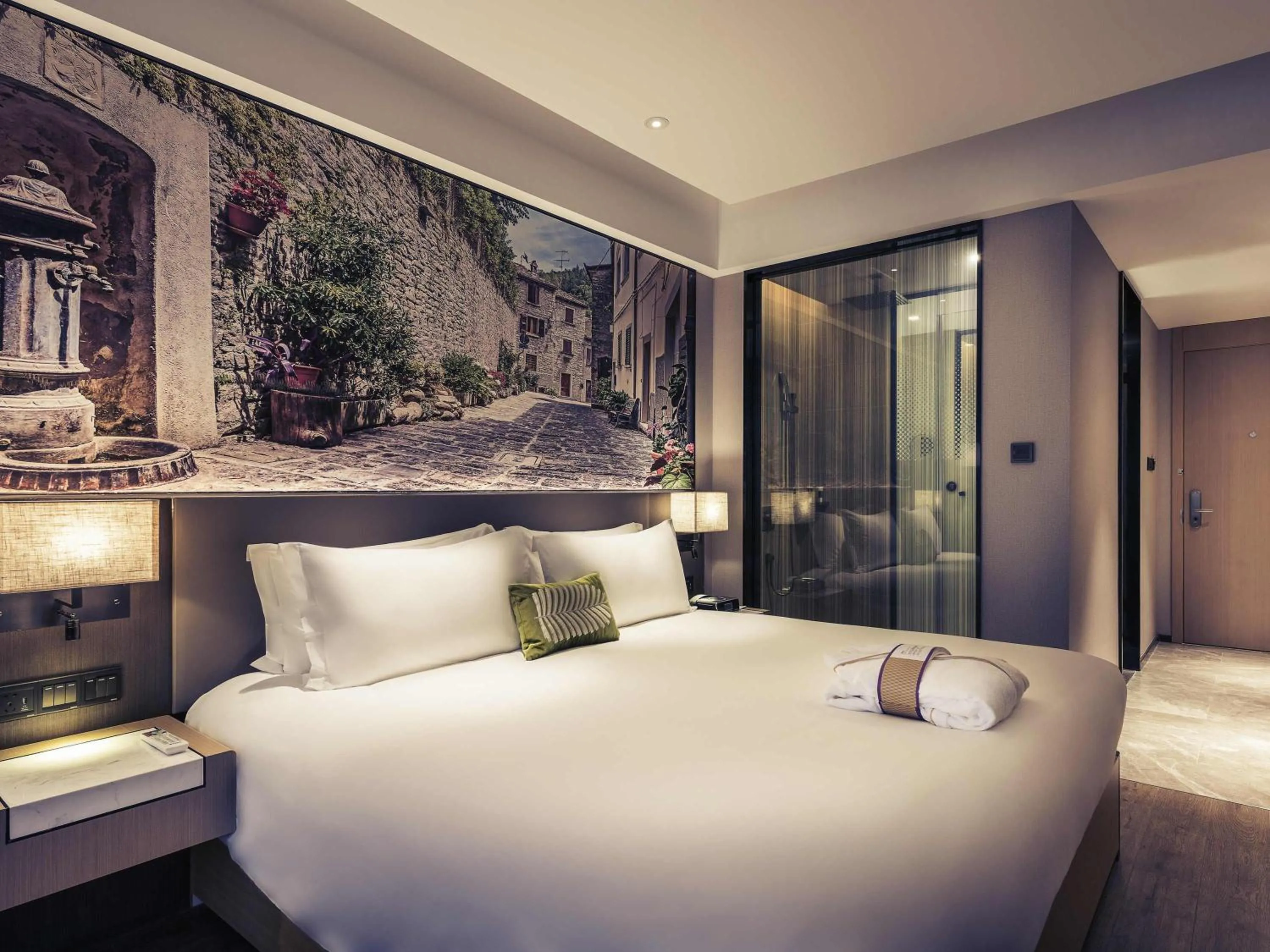 Bedroom in Mercure Shanghai Hongqiao Railway Station