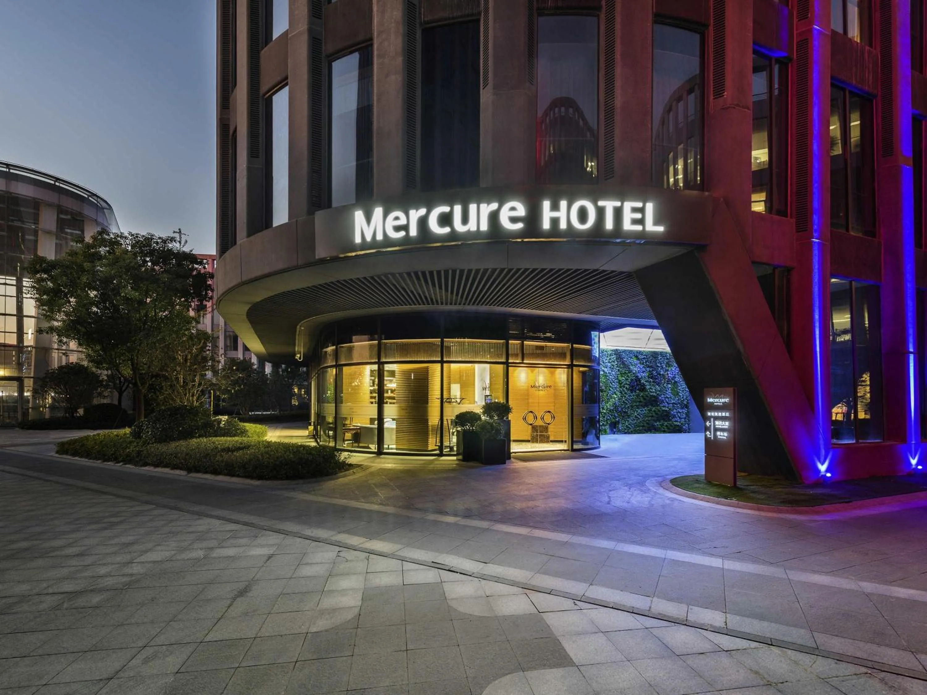 Property building in Mercure Shanghai Hongqiao Railway Station
