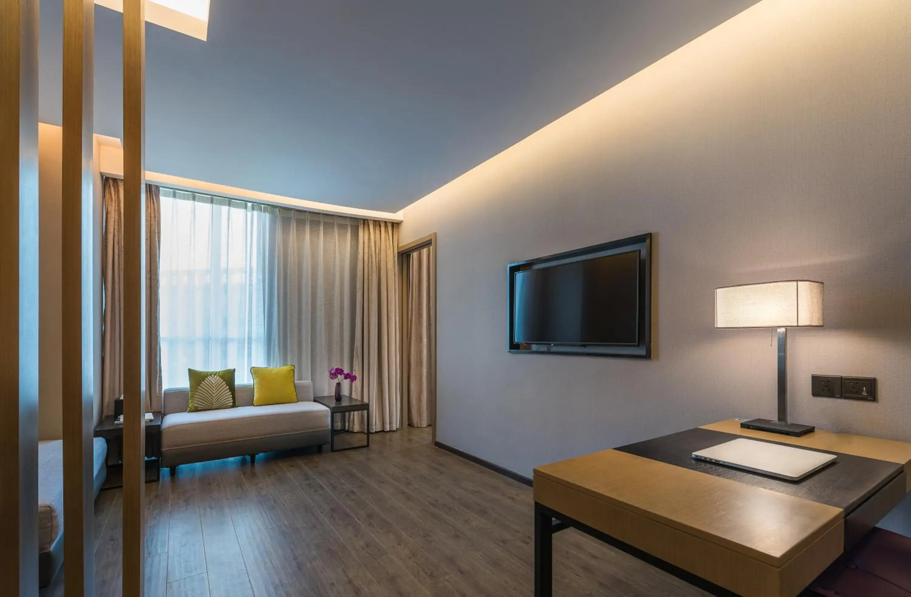 Bed in Mercure Shanghai Hongqiao Railway Station Bed in Mercure Shanghai Hongqiao Railway Station