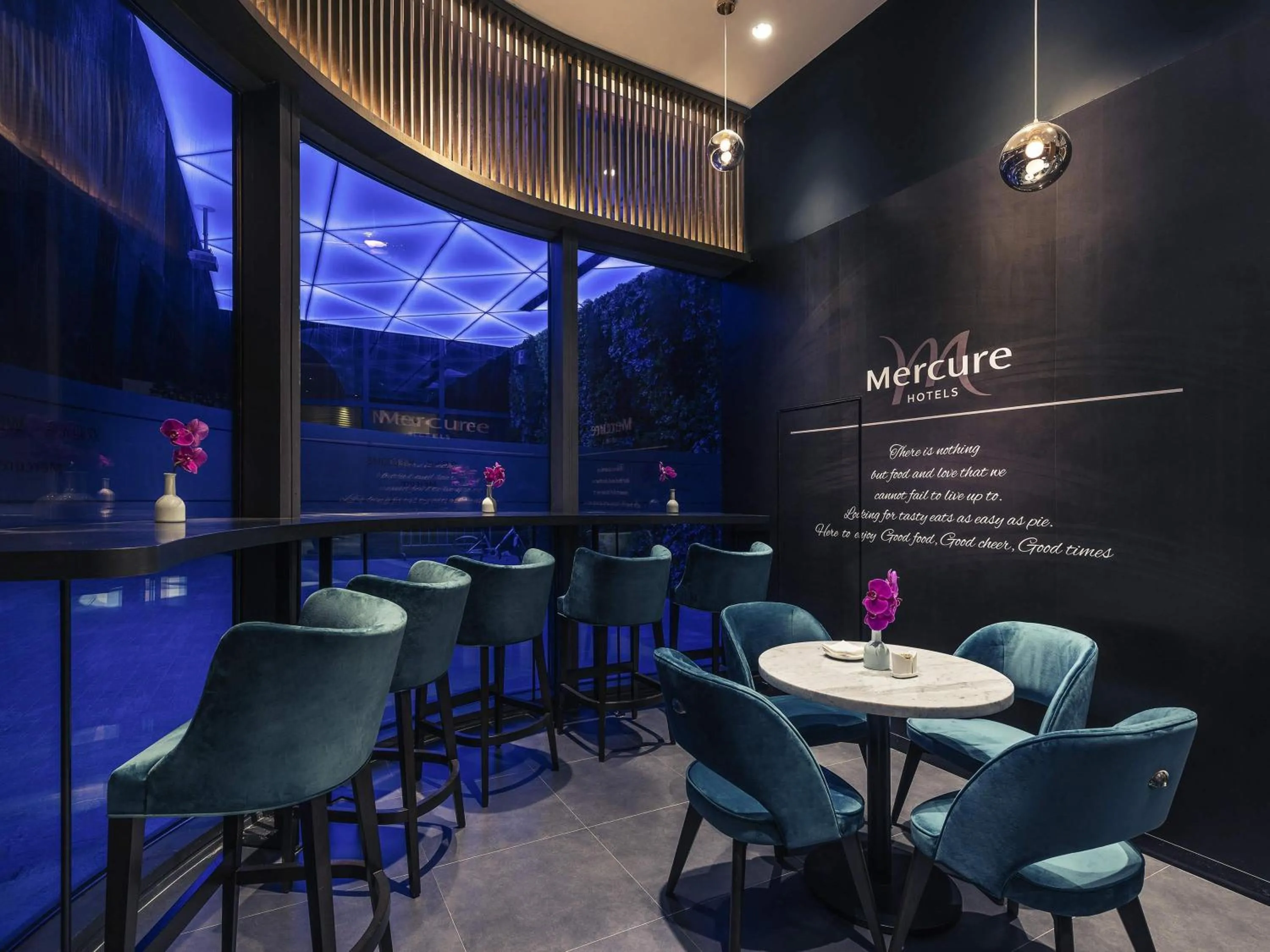 Lounge or bar in Mercure Shanghai Hongqiao Railway Station