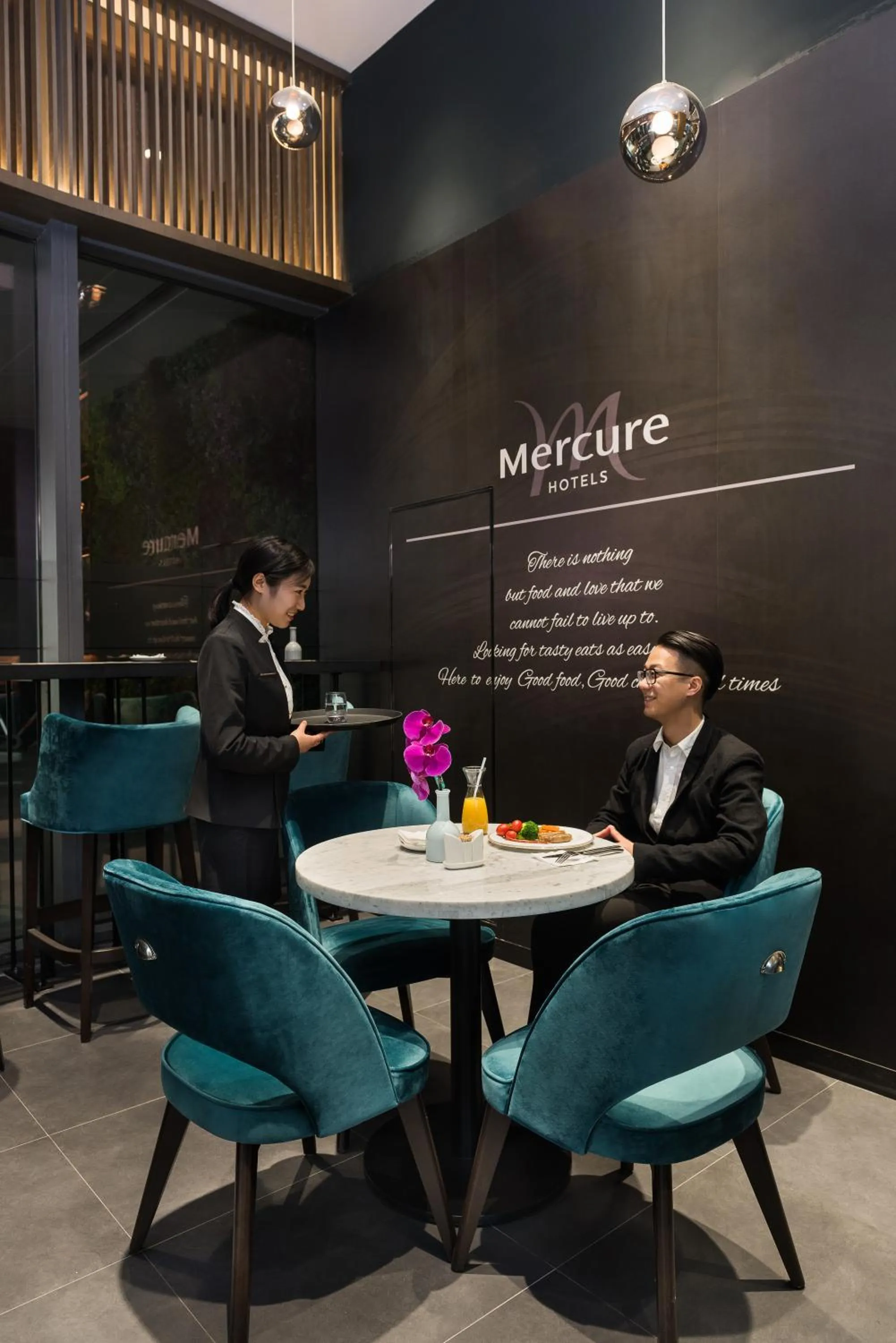 Restaurant/places to eat in Mercure Shanghai Hongqiao Railway Station
