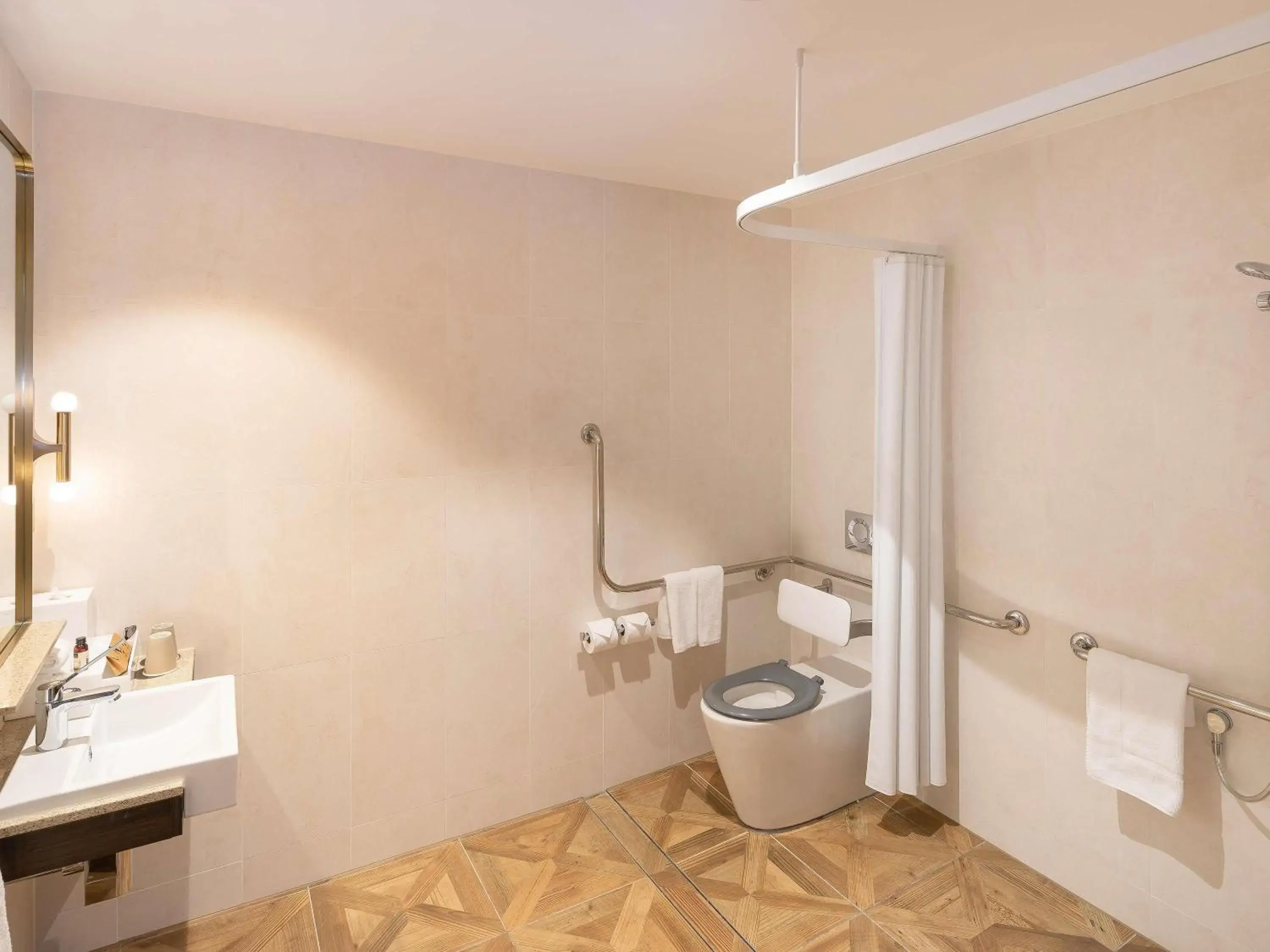 Bedroom in The William Inglis Mgallery Bedroom in The William Inglis Mgallery