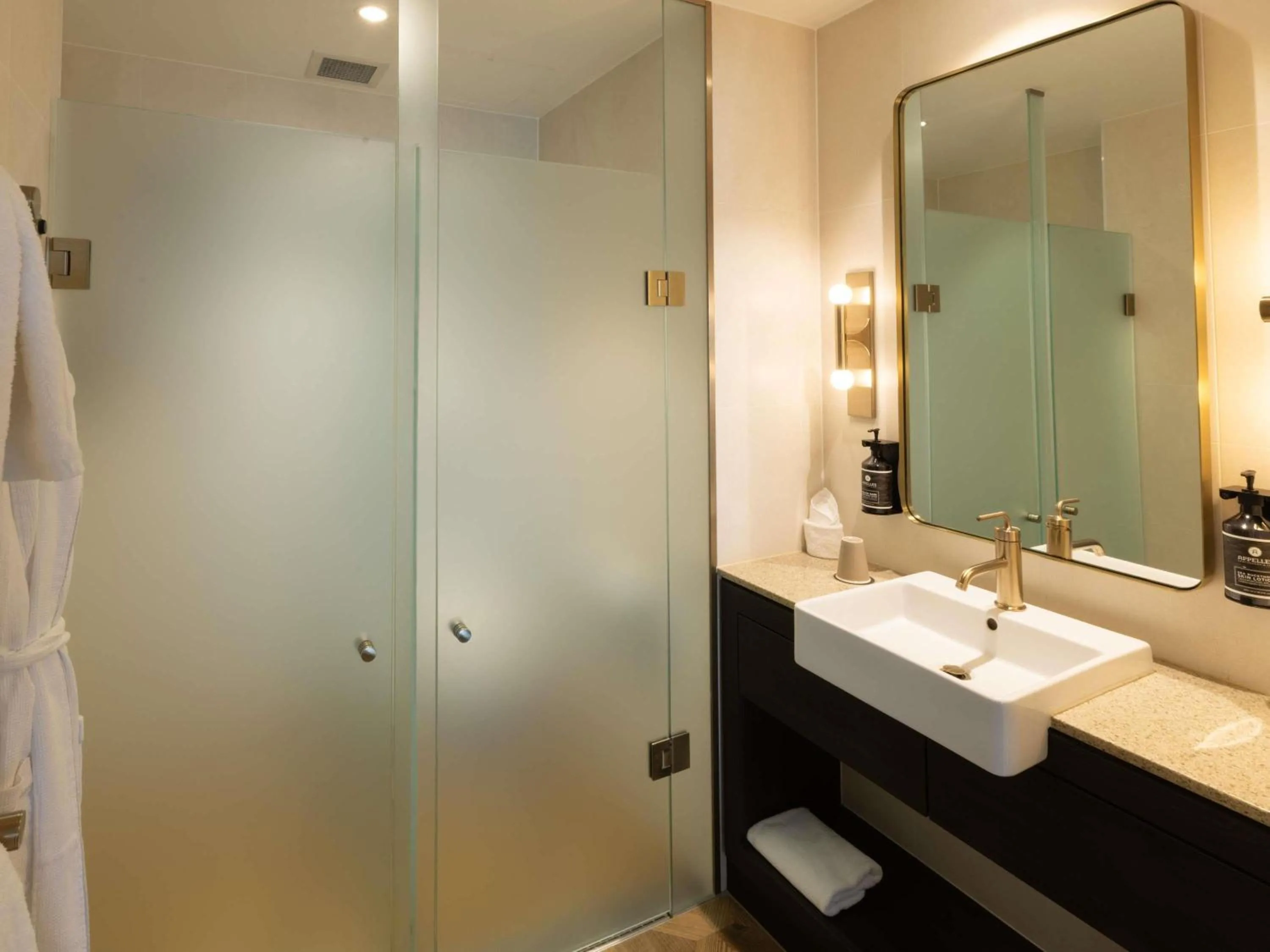 Bedroom in The William Inglis Mgallery