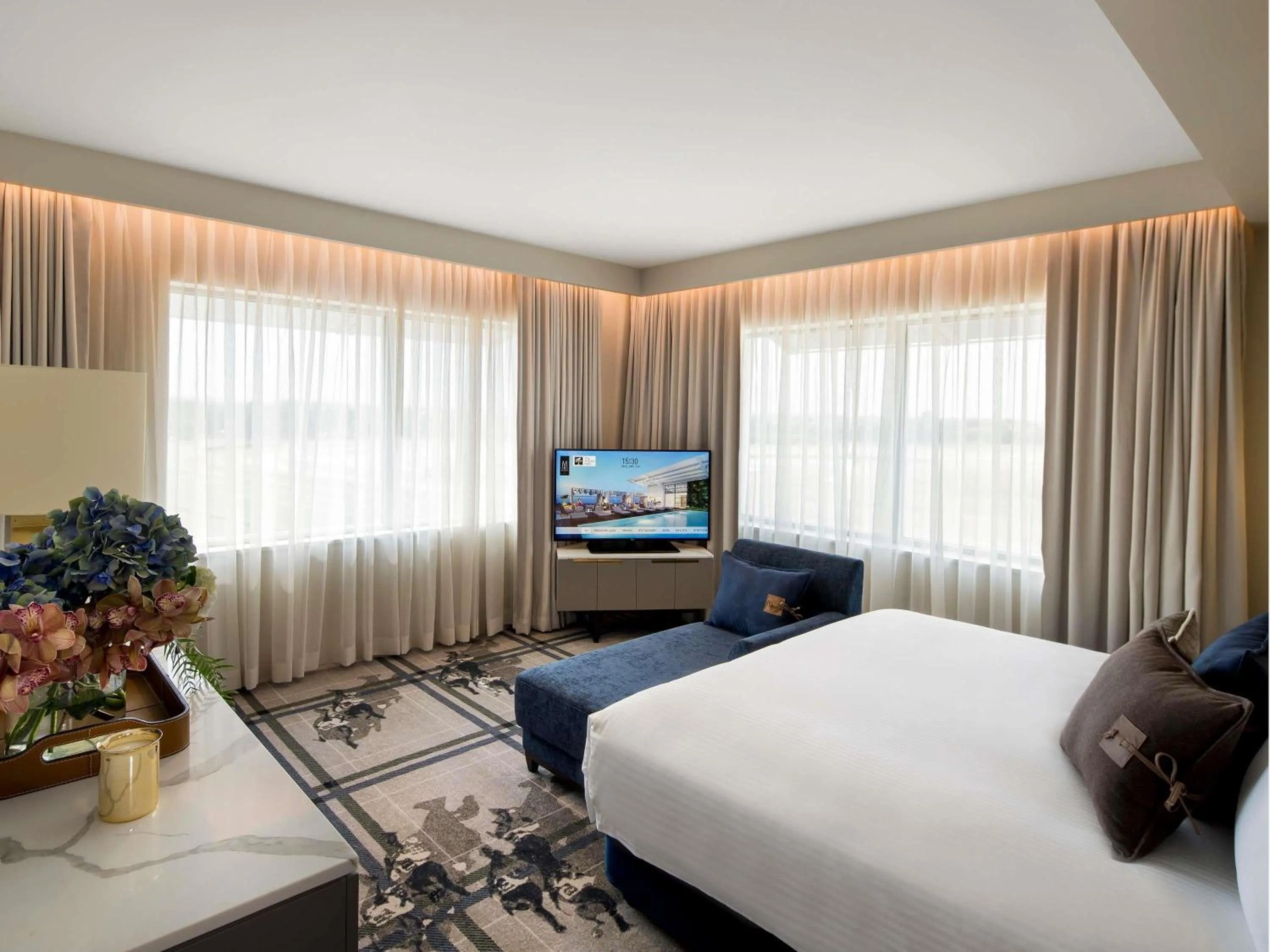 Photo of the whole room, Bed in The William Inglis Mgallery