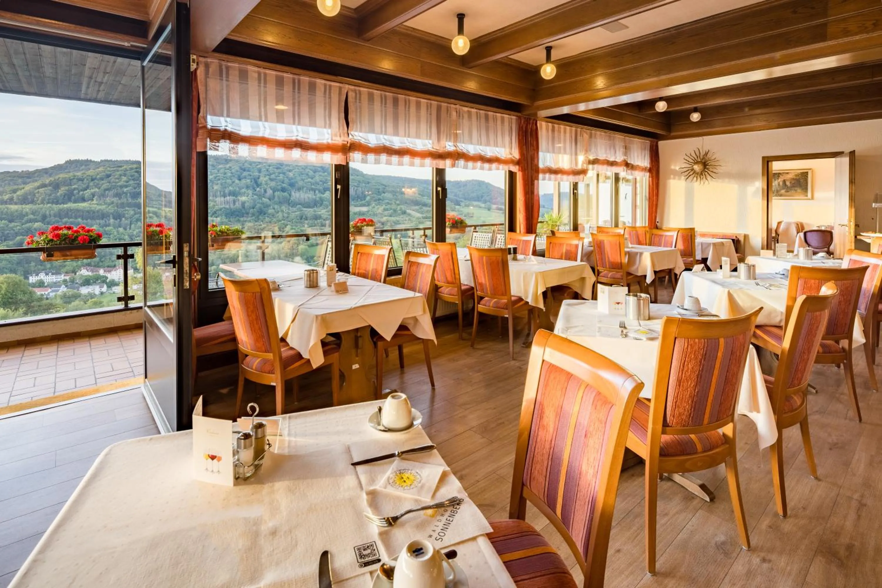 Restaurant/places to eat in Waldhotel Sonnenberg