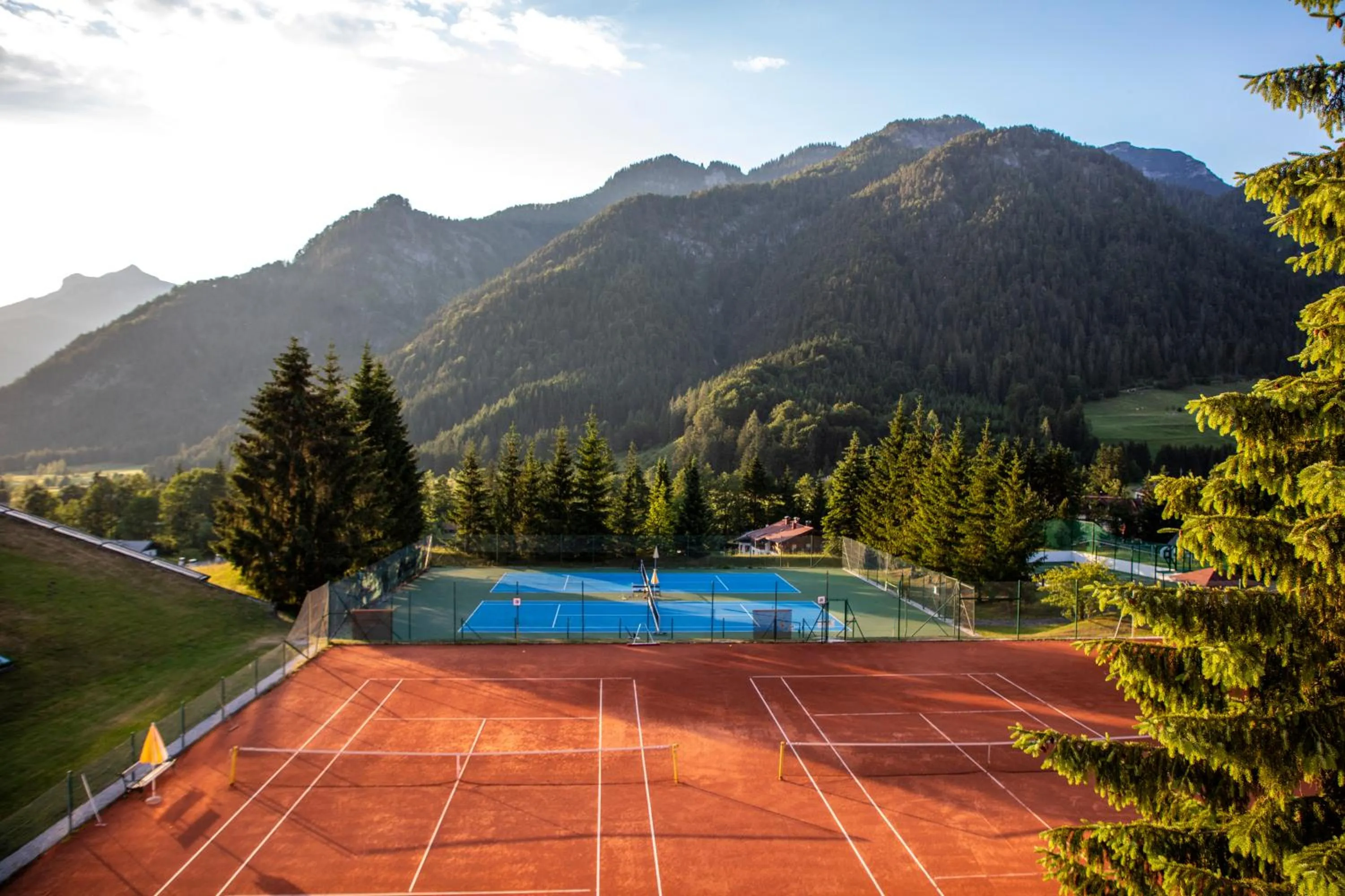 Tennis court in Der Lärchenhof