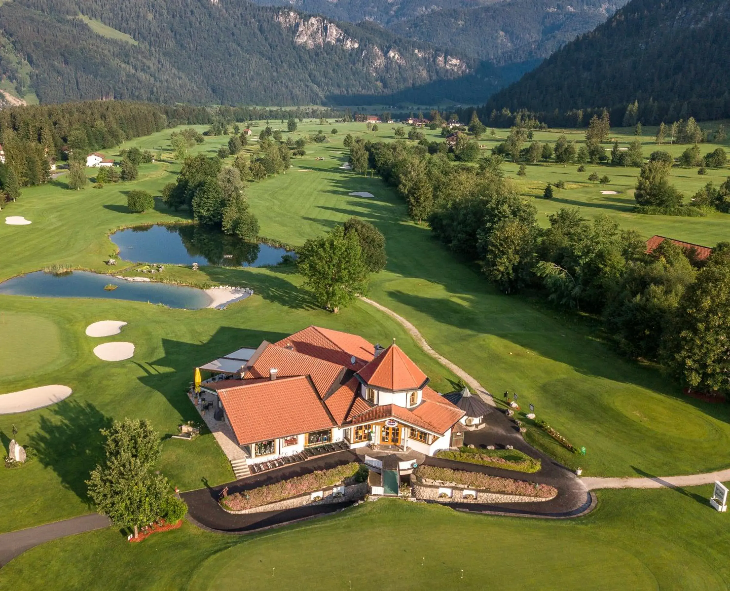 Bird's eye view, Bird's-eye View in Der Lärchenhof