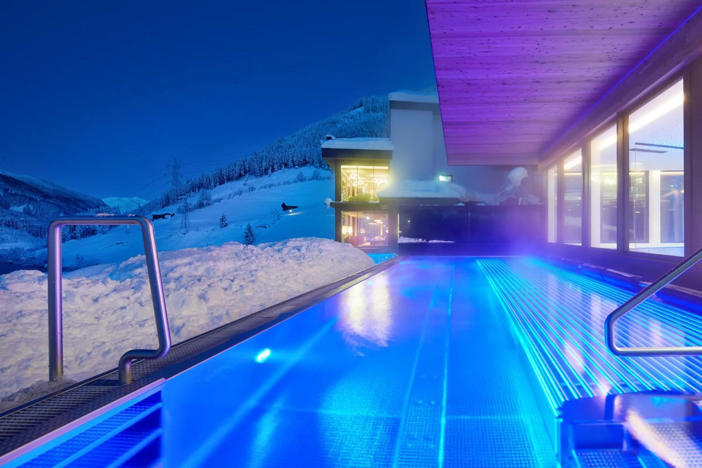 Hot Tub in Almhof Family und Wellness Resort