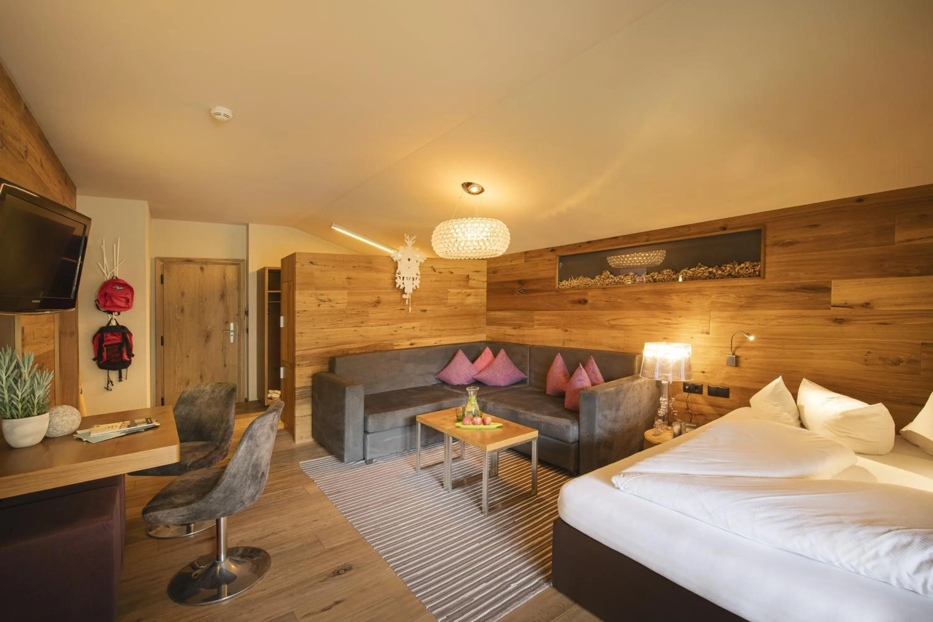 Living room, Bed in Almhof Family und Wellness Resort