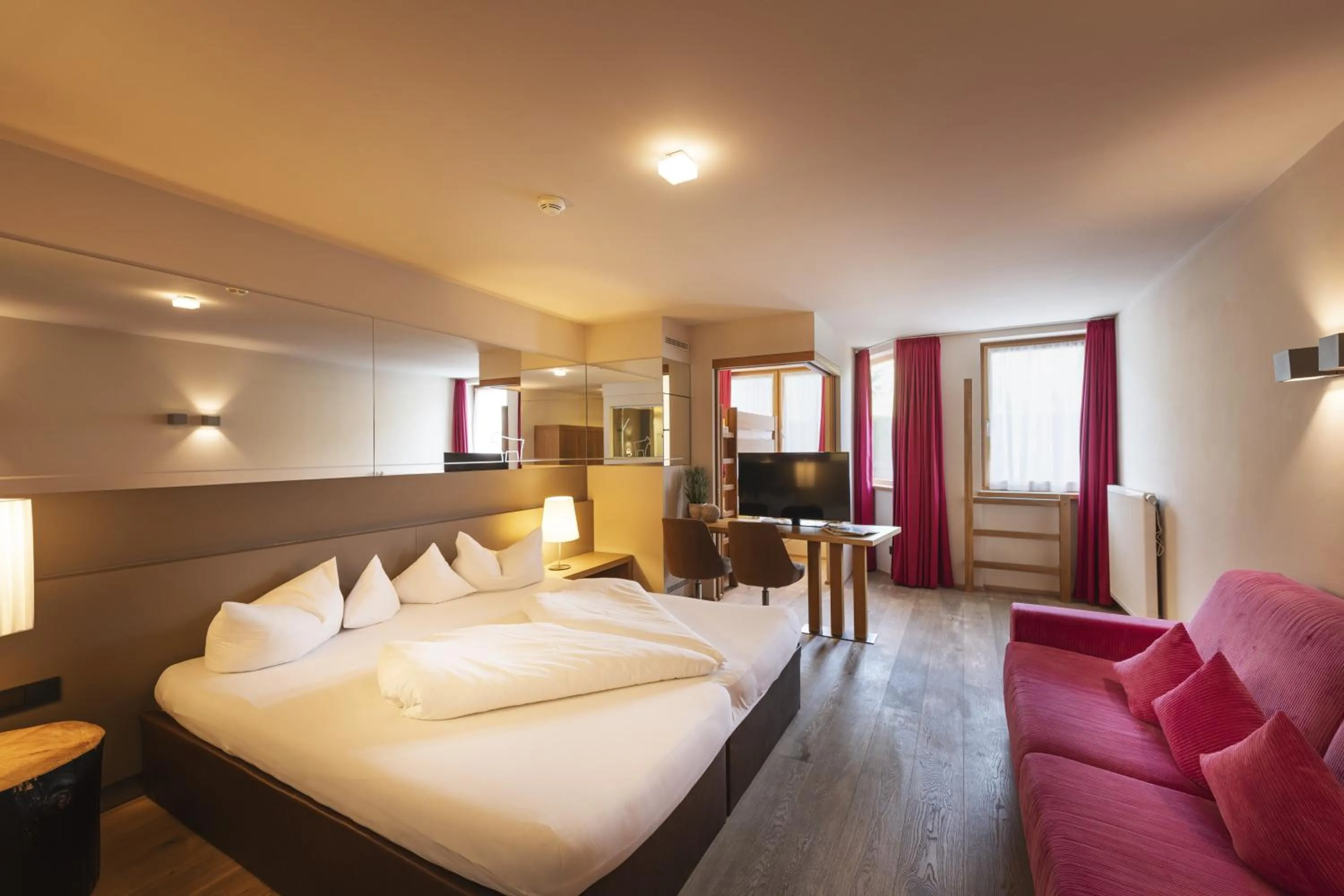 Living room, Bed in Almhof Family und Wellness Resort