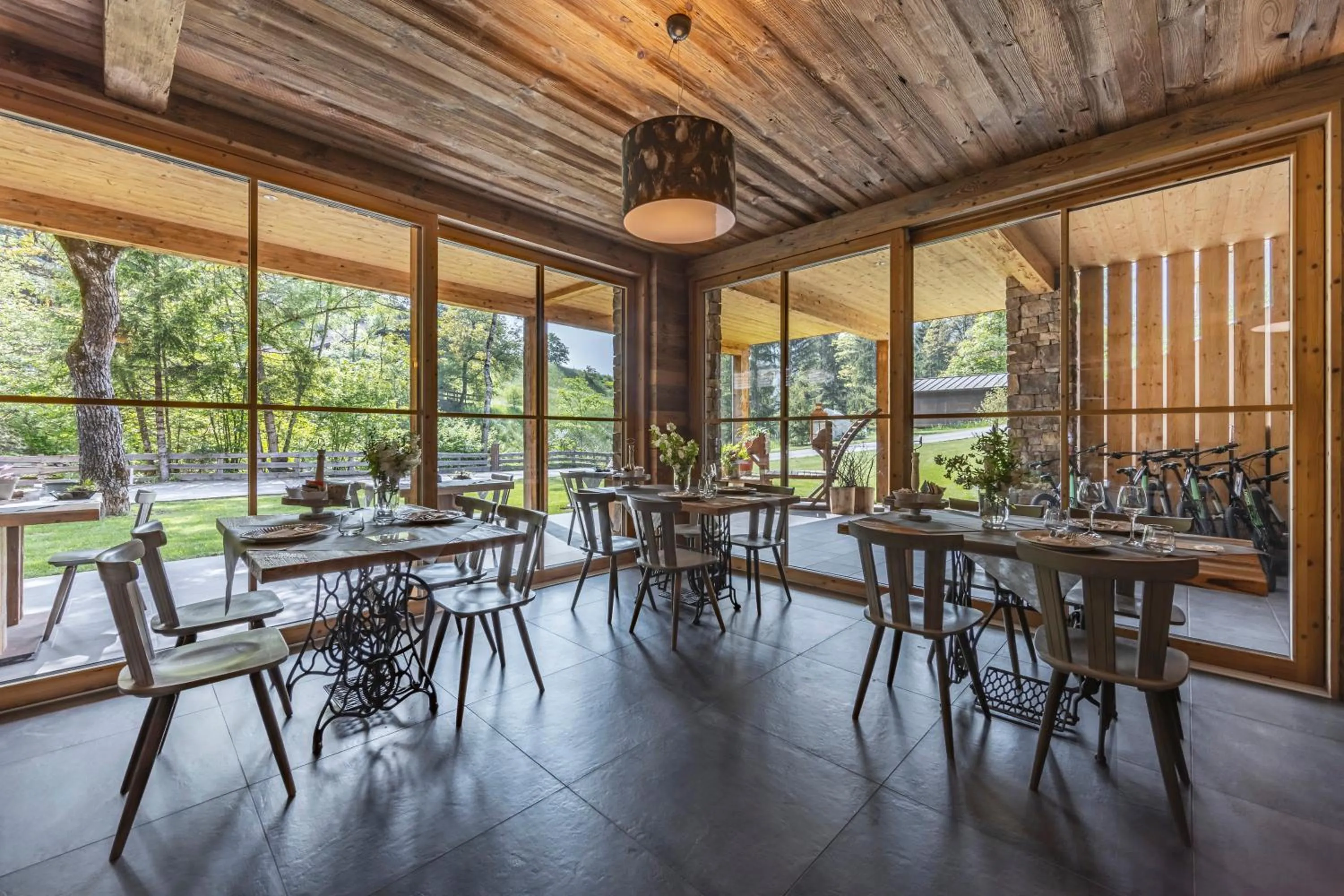 Restaurant/places to eat in LMC Guesthouse