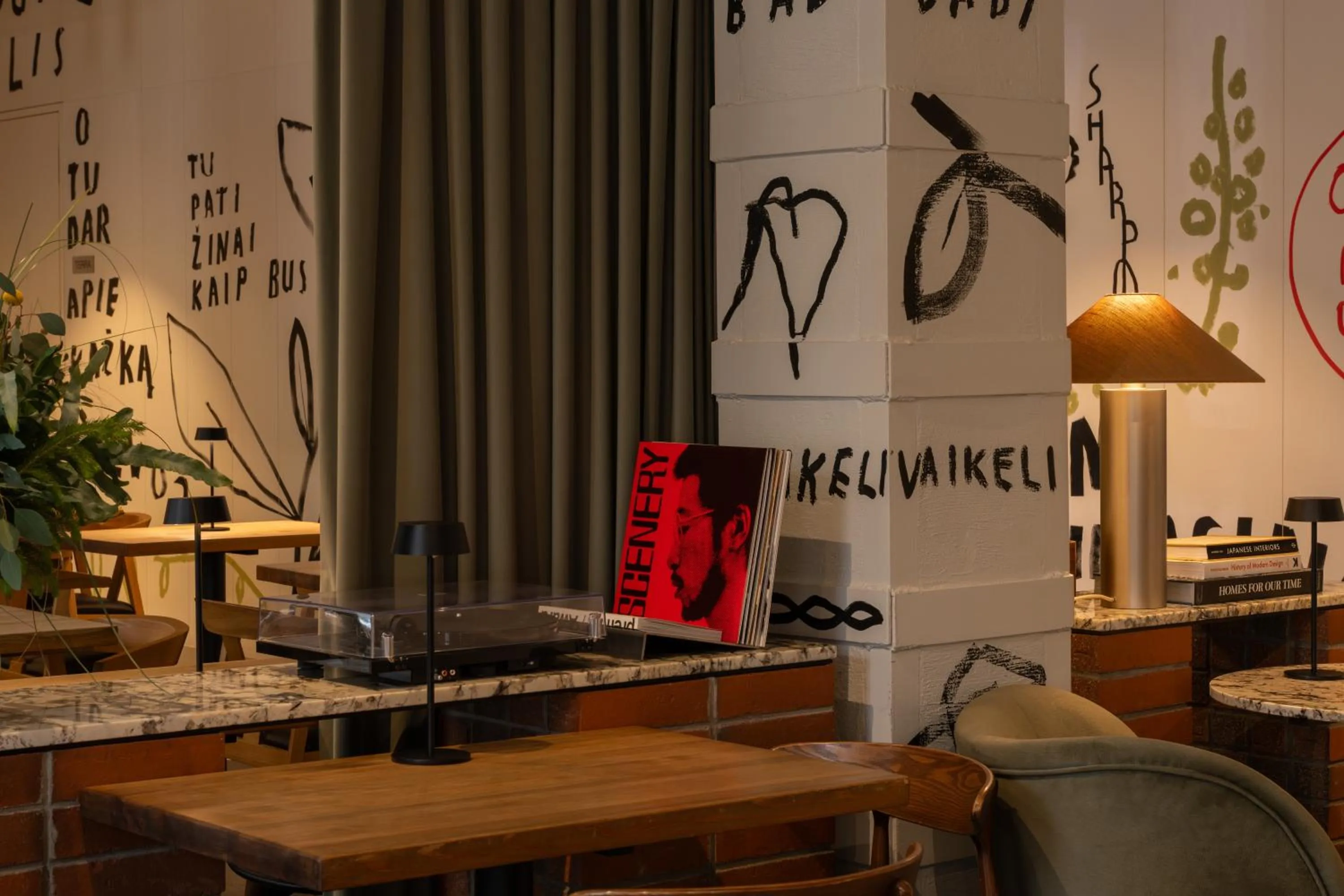 Restaurant/places to eat in Corner Hotel