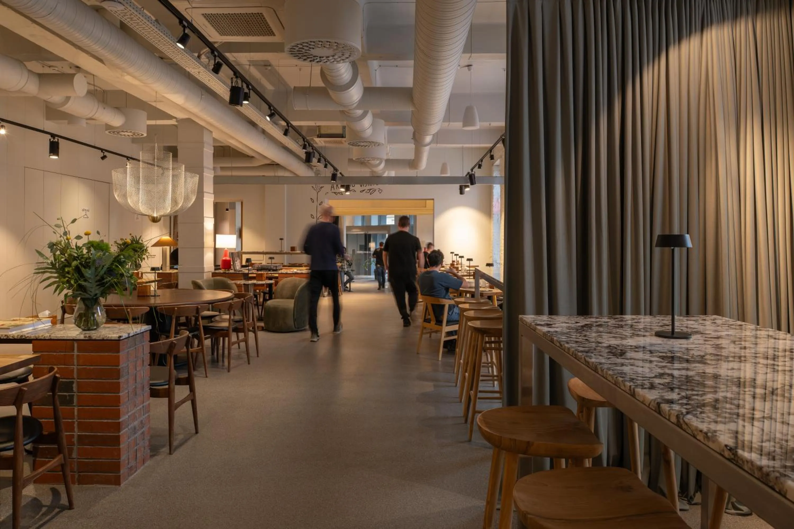 Restaurant/places to eat in Corner Hotel