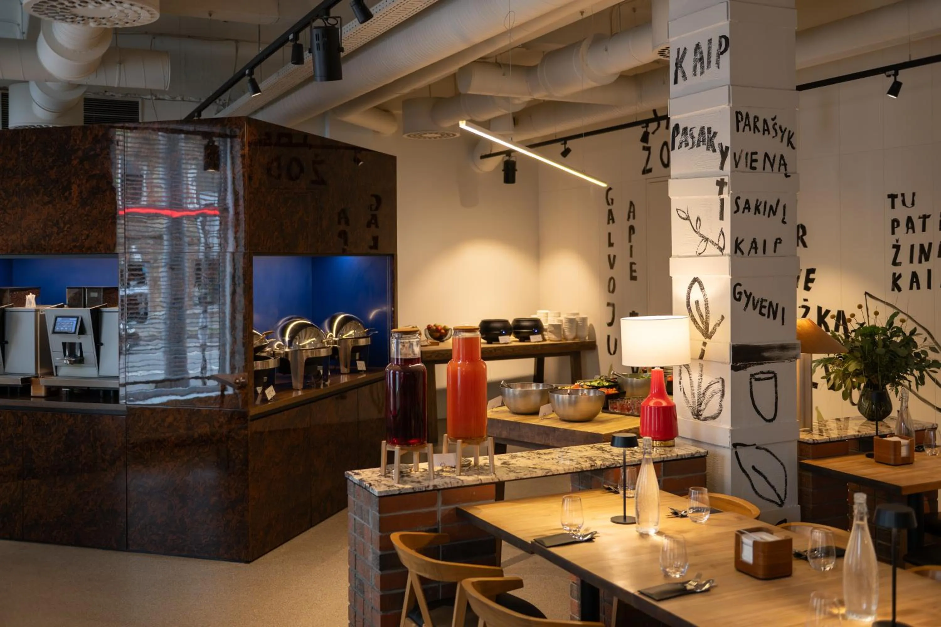 Restaurant/places to eat in Corner Hotel