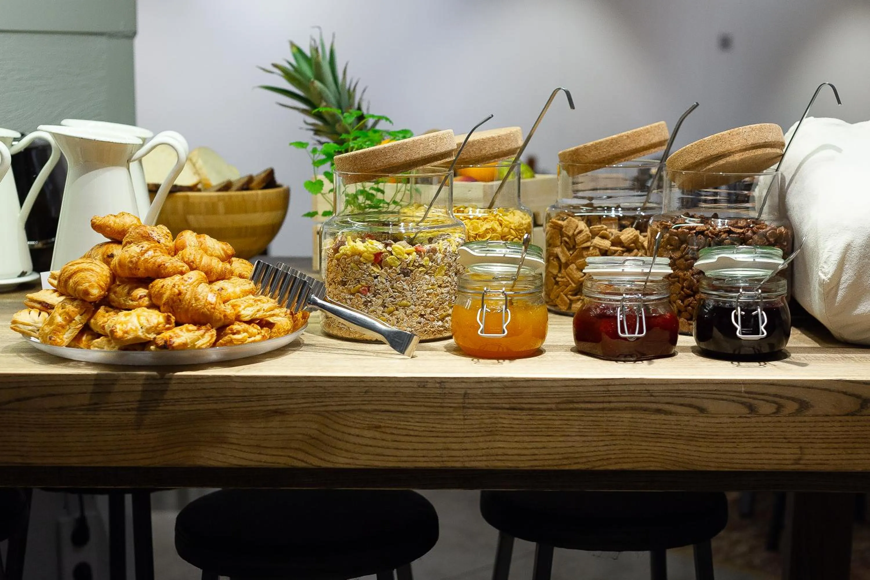 Food and drinks in Corner Hotel