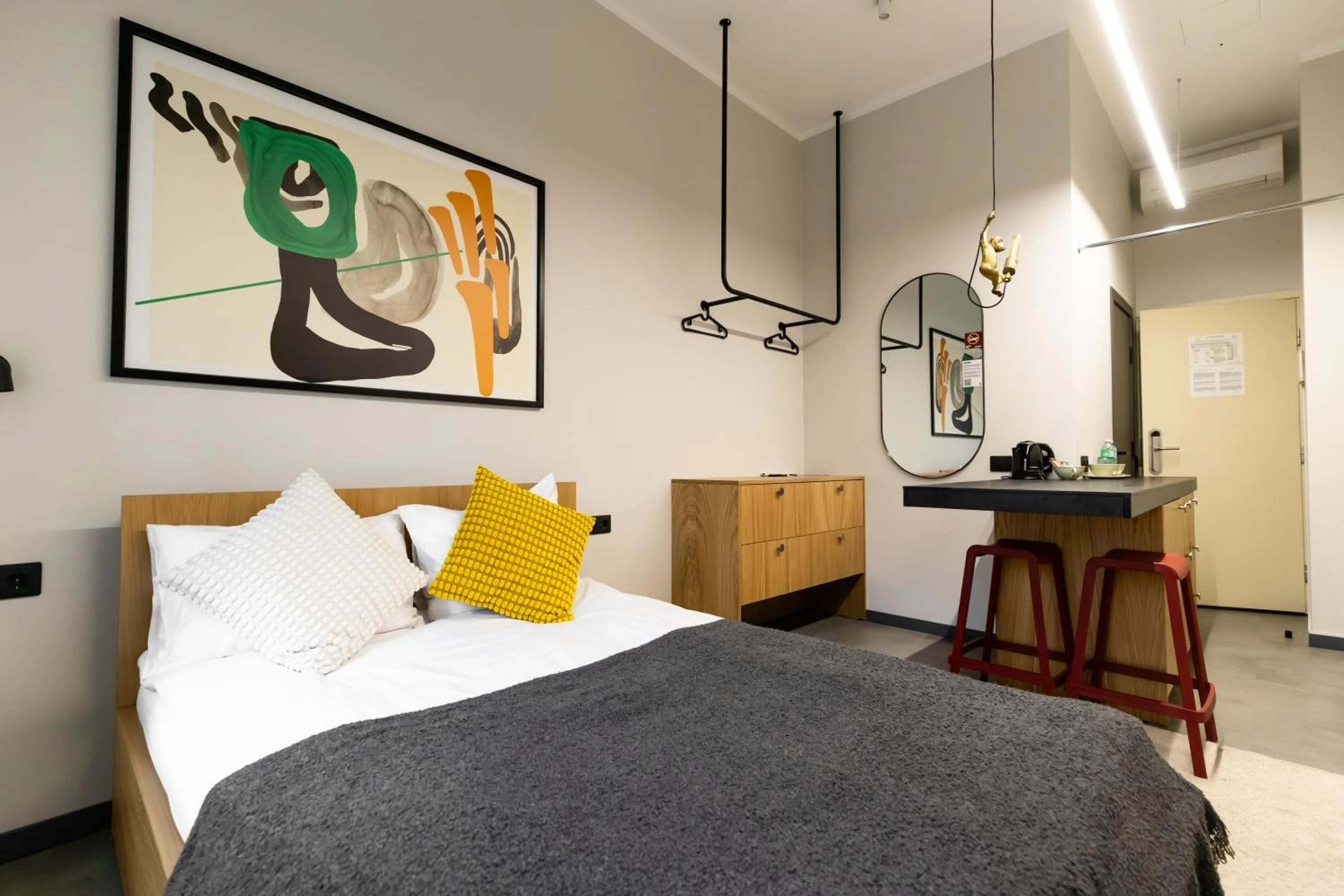 Photo of the whole room, Bed in Corner Hotel