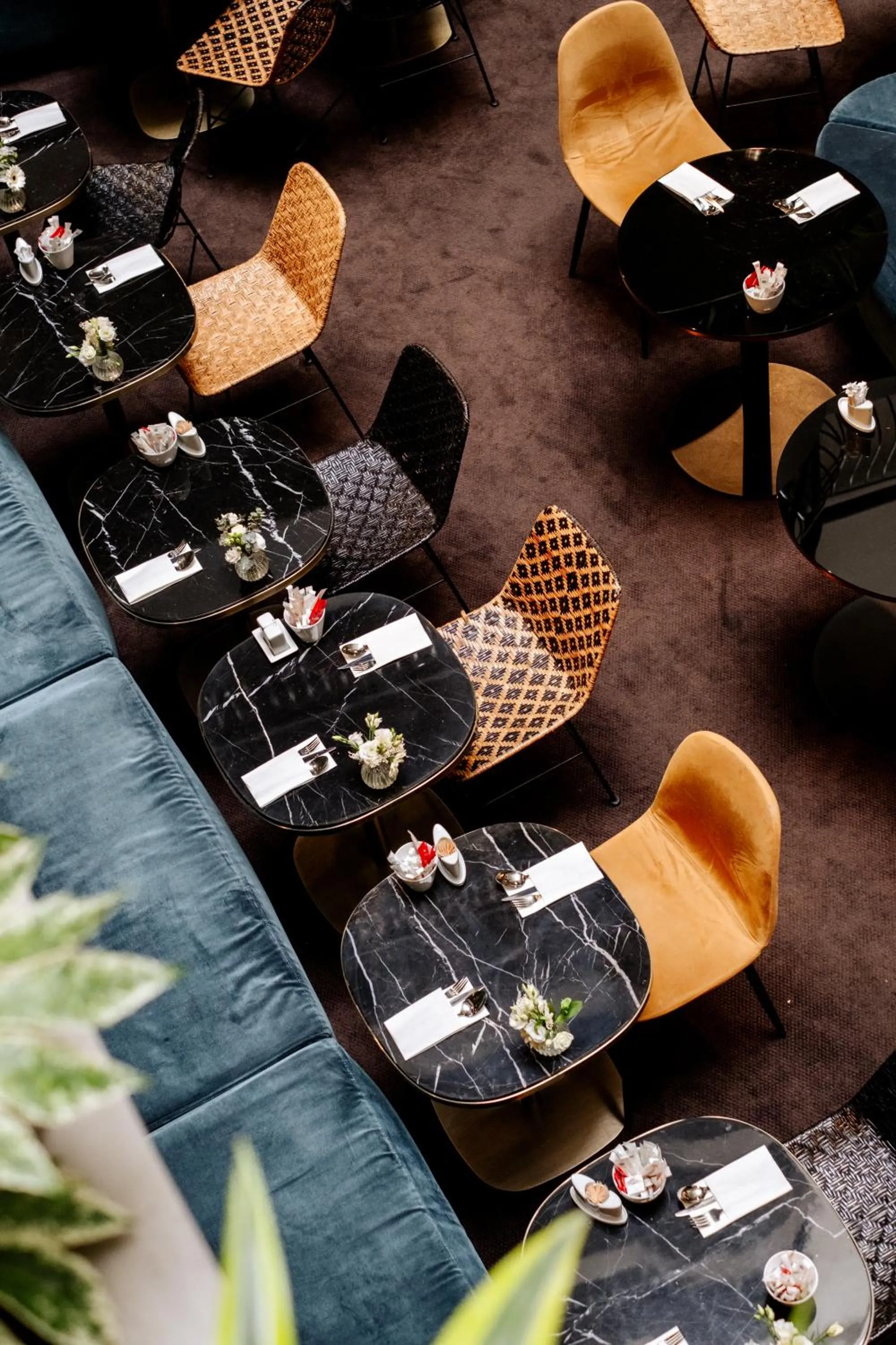 Communal lounge/ TV room in Hôtel Paris Neuilly