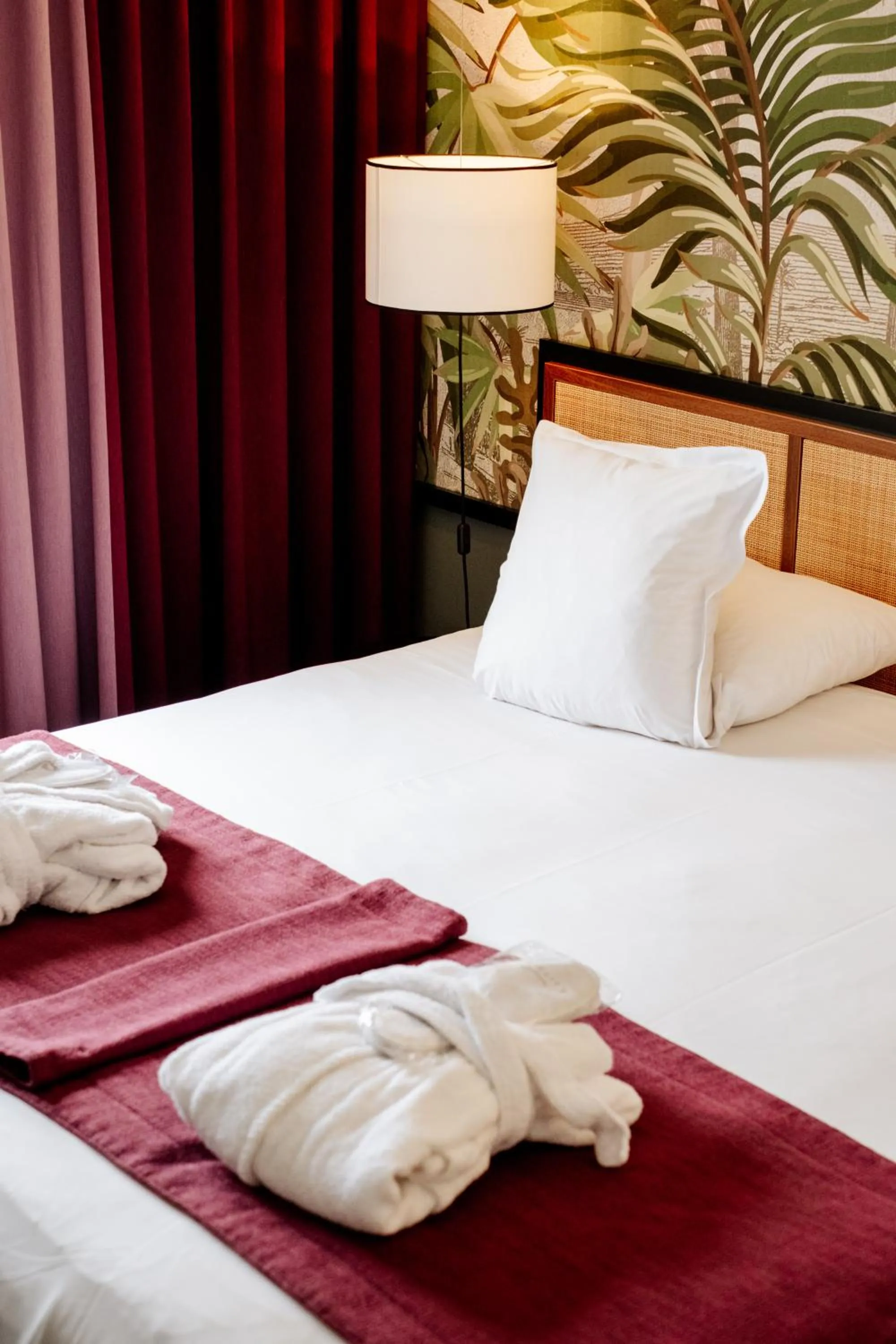 Bedroom, Bed in Hôtel Paris Neuilly