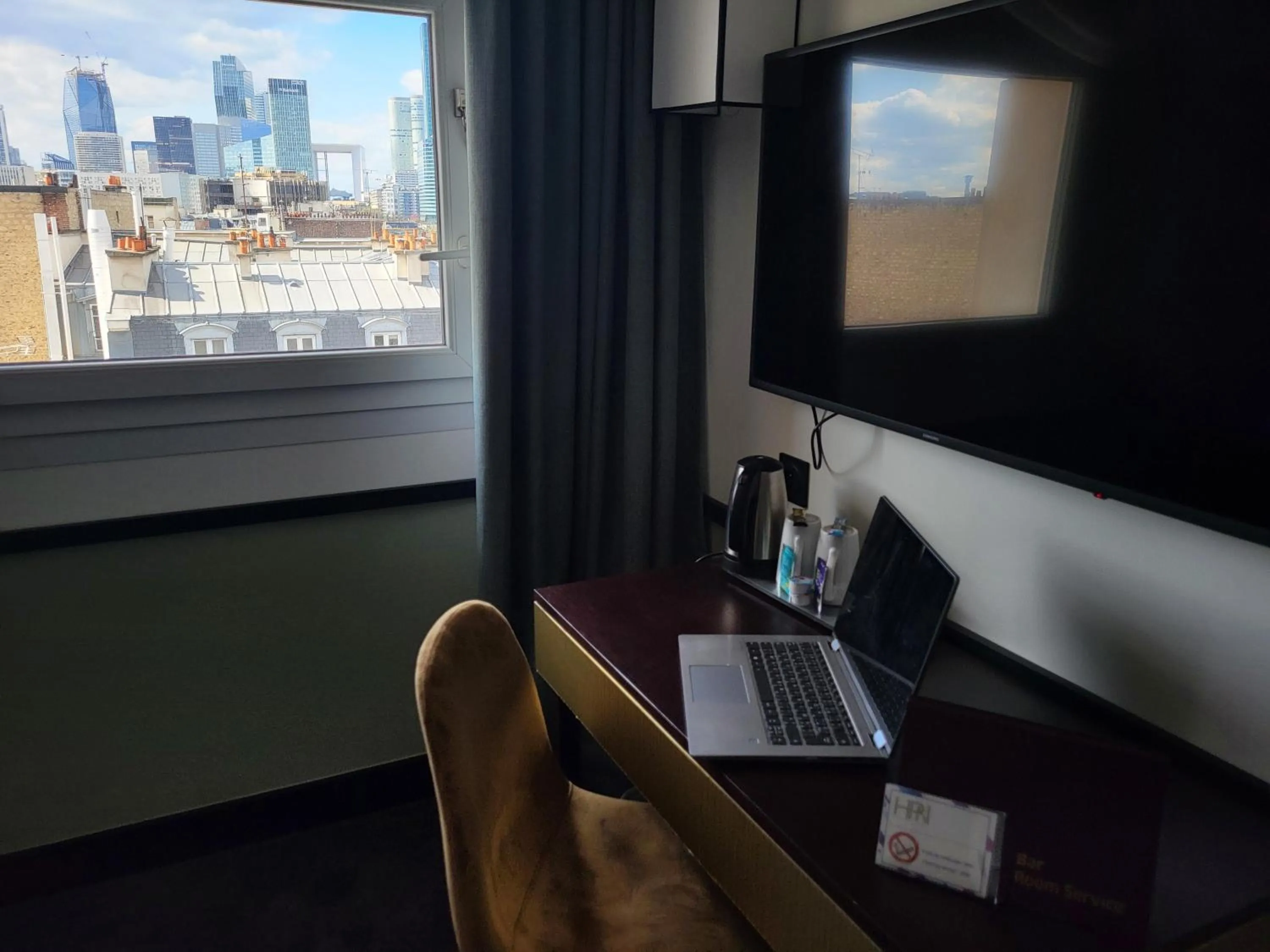 City view in Hôtel Paris Neuilly