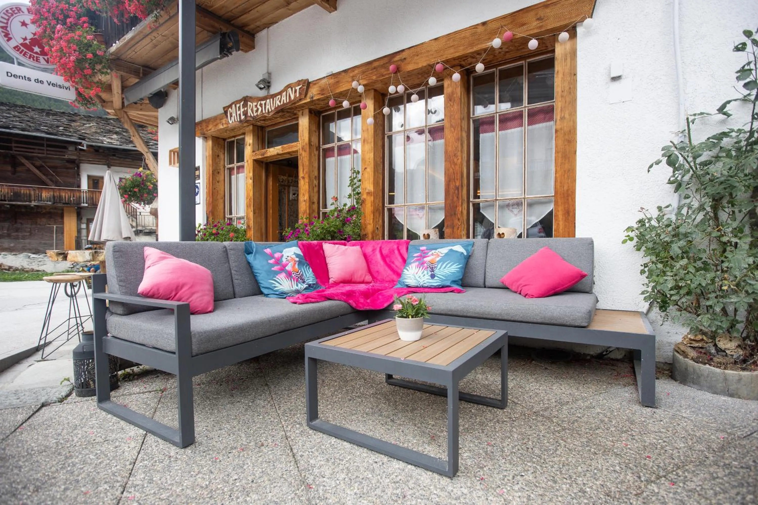 Garden in Hôtel Dents de Veisivi