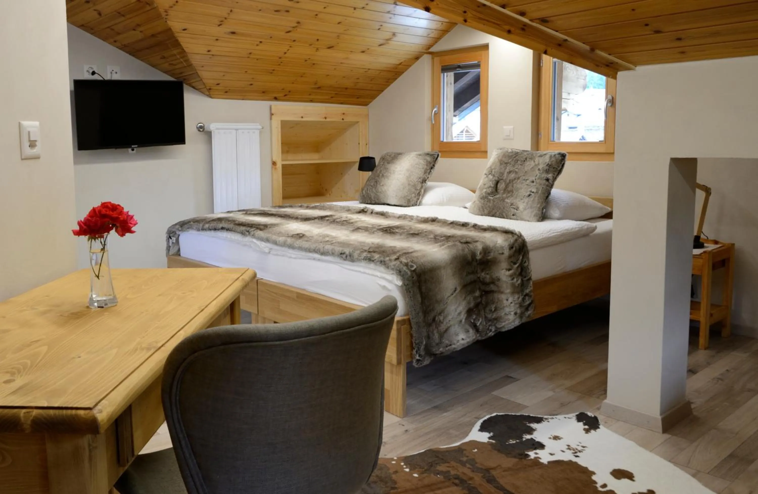 TV and multimedia, Bed in Hôtel Dents de Veisivi