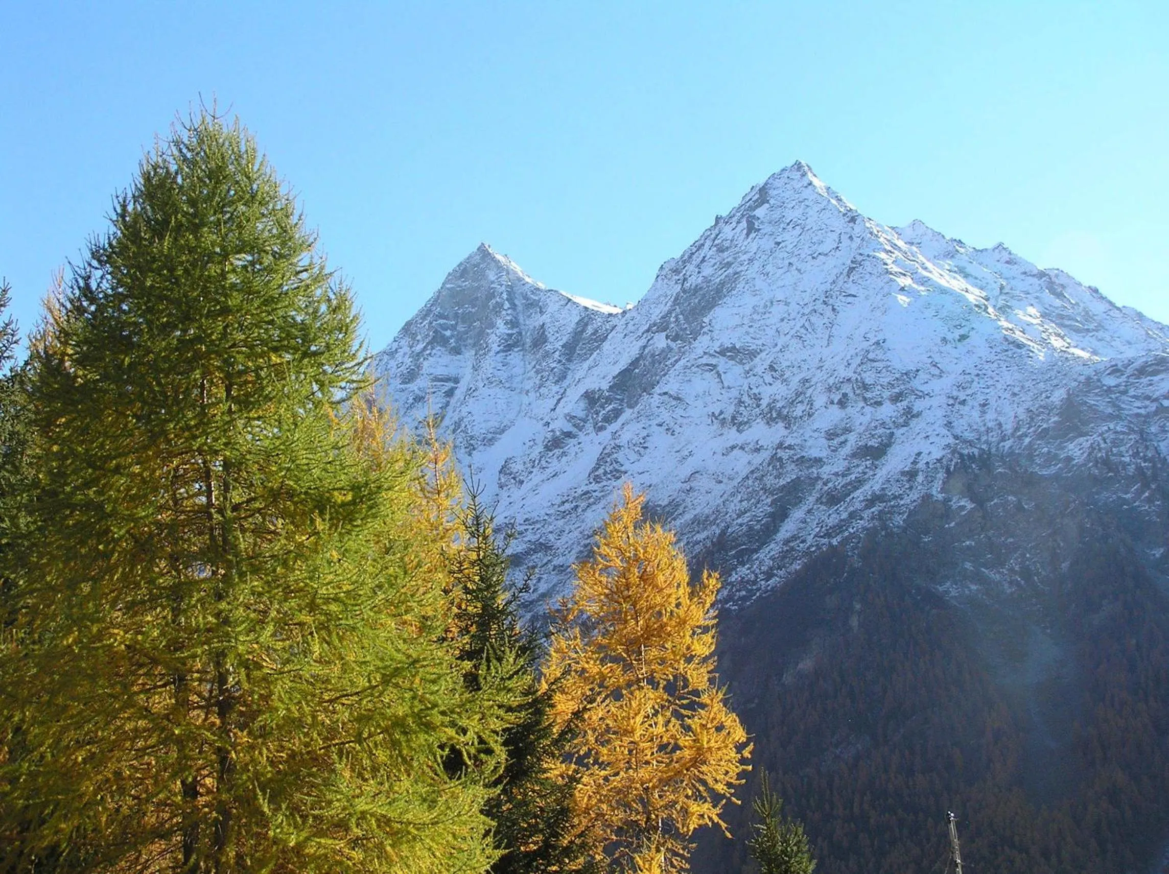 Autumn in Hôtel Dents de Veisivi