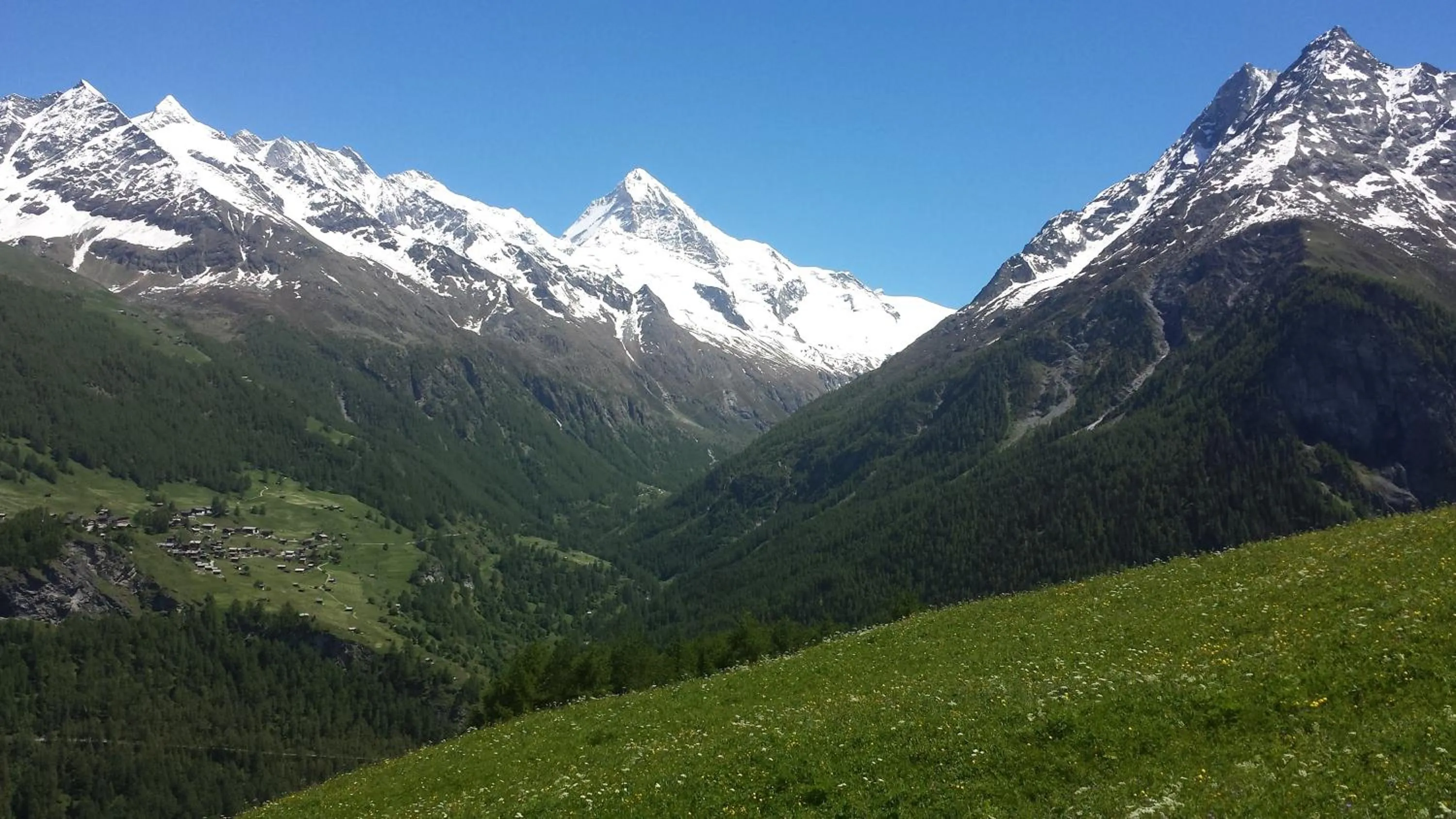 Activities in Hôtel Dents de Veisivi