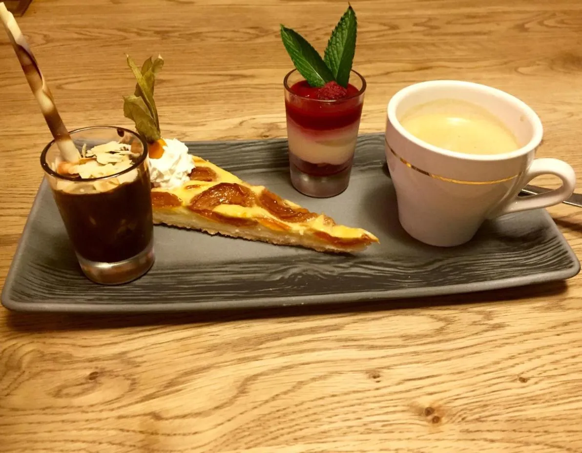 Restaurant/places to eat in Hôtel Dents de Veisivi