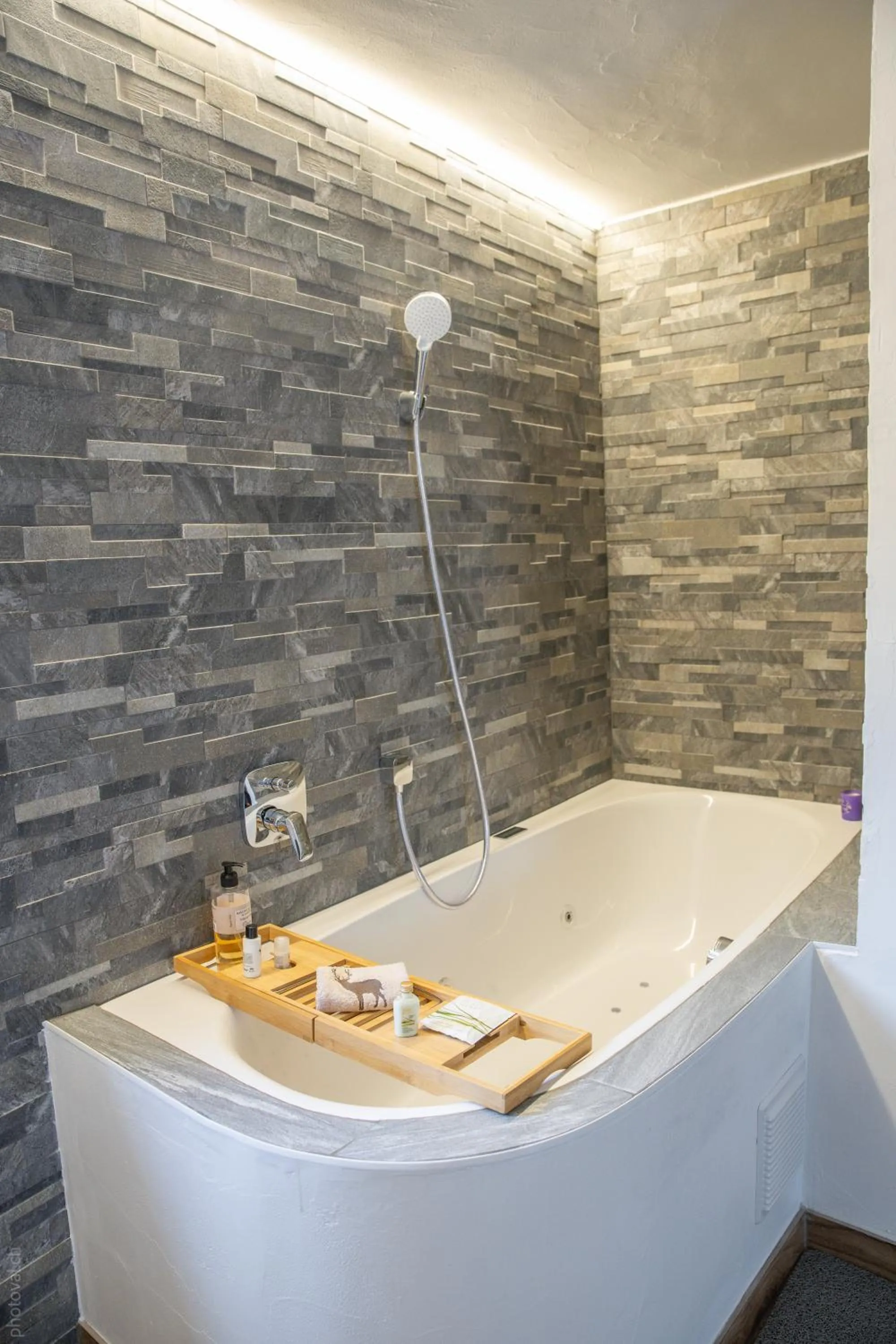 Hot Tub in Hôtel Dents de Veisivi