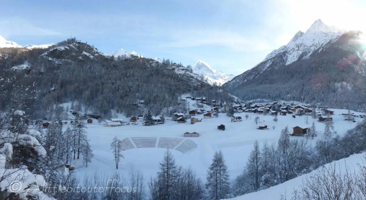 Mountain view in Hôtel Dents de Veisivi
