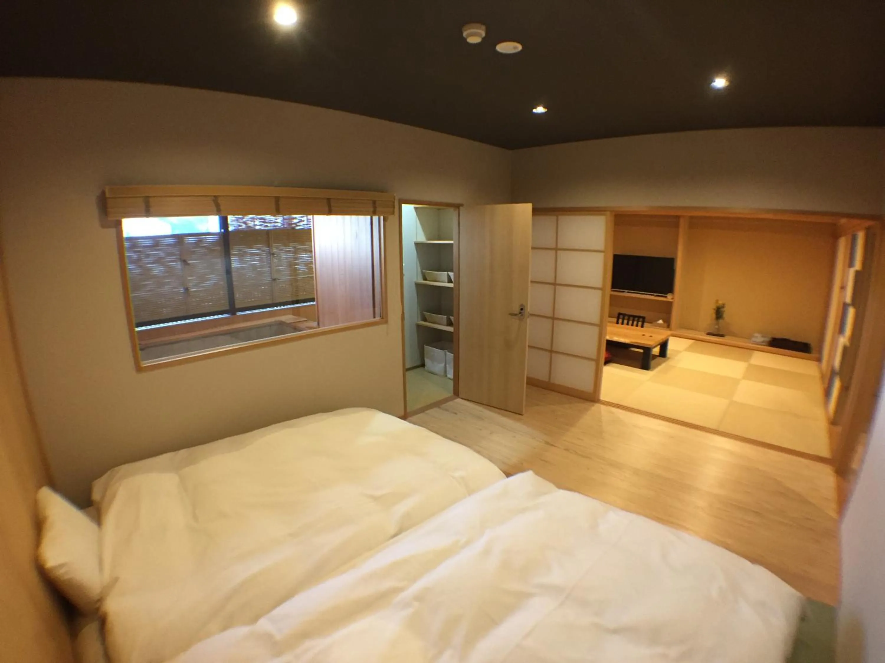 Hot Spring Bath, Bed in Hokuriku Yamashiro Onsen Hotel Kikyou