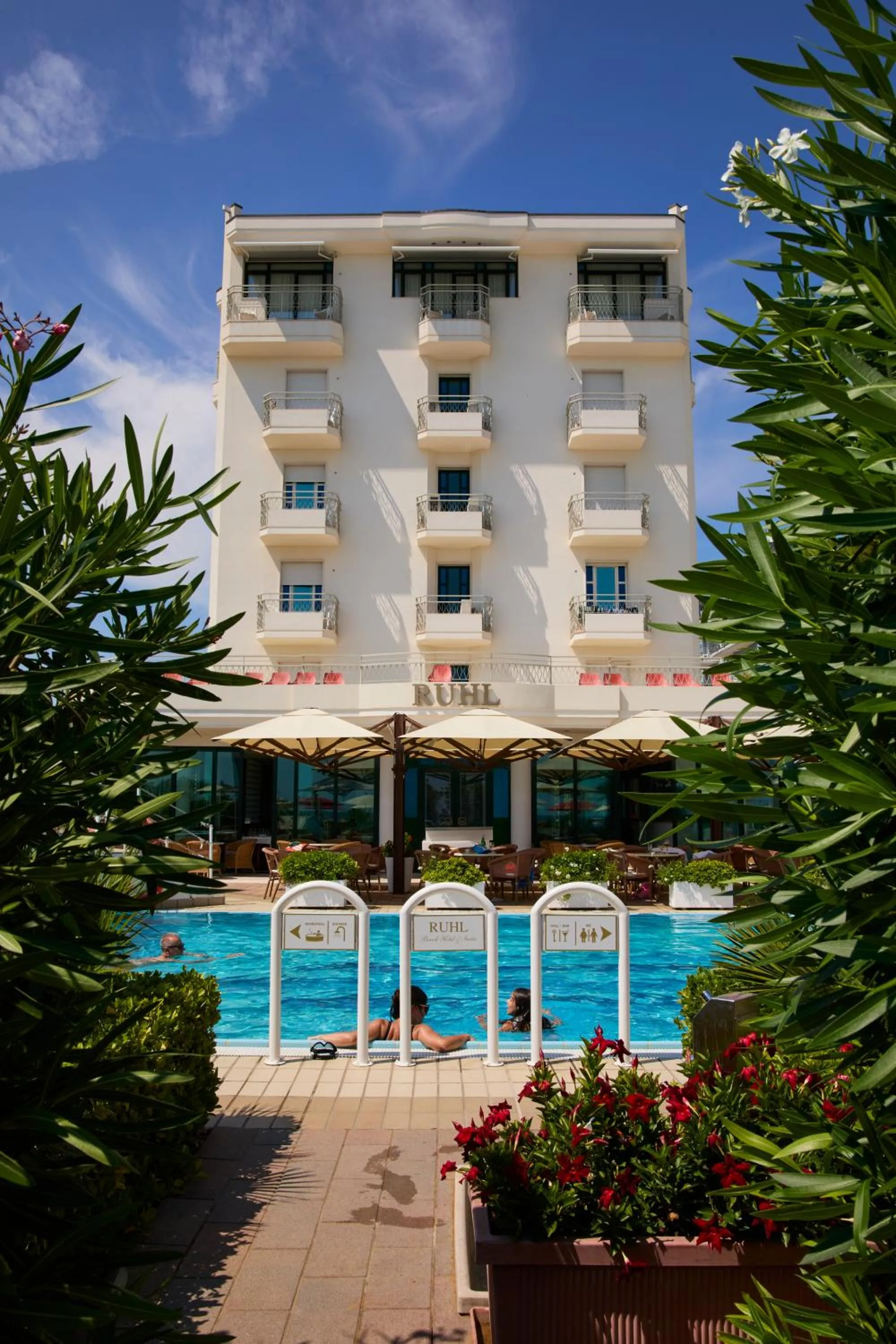Property building in Ruhl Beach Hotel & Suites