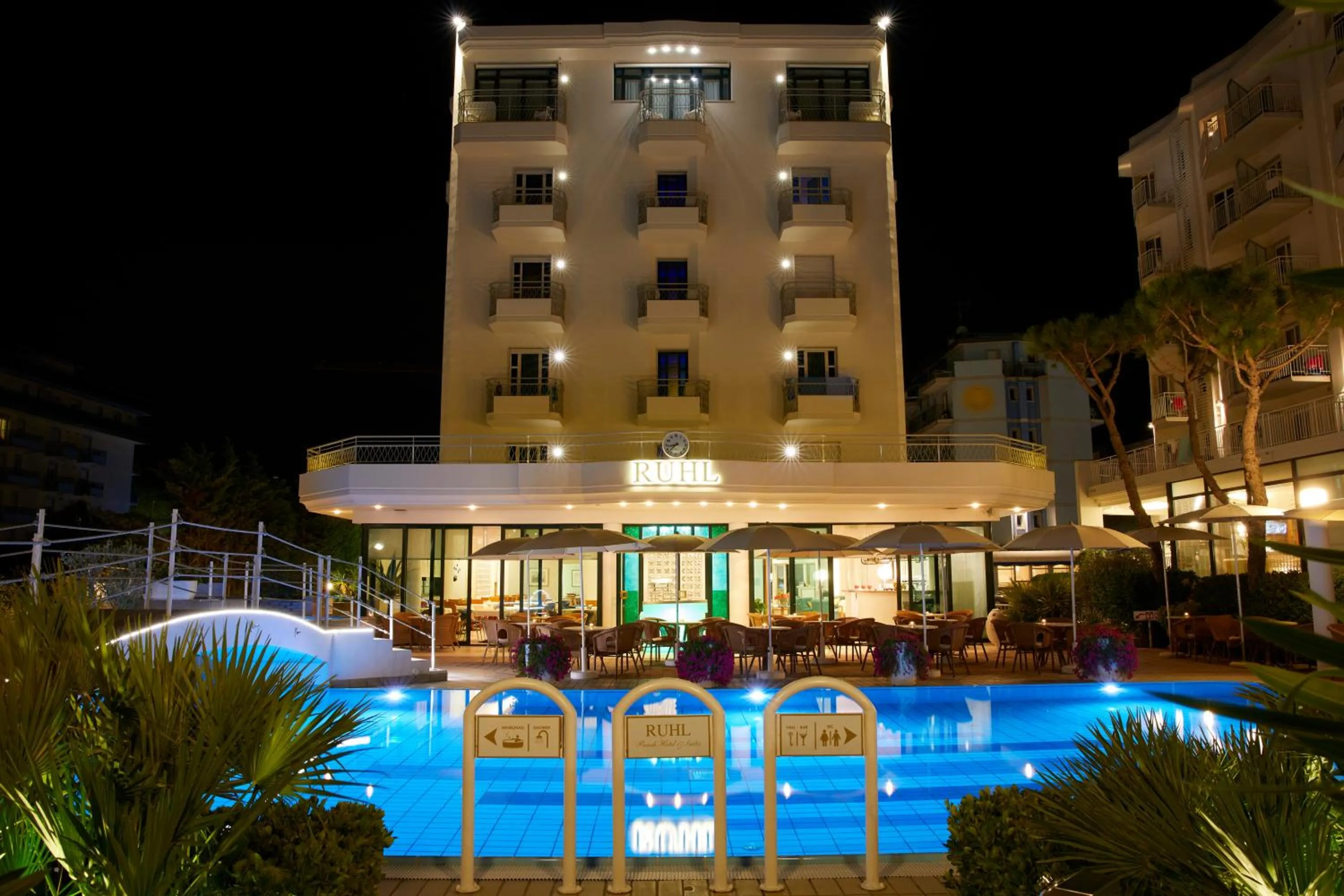 Property building in Ruhl Beach Hotel & Suites