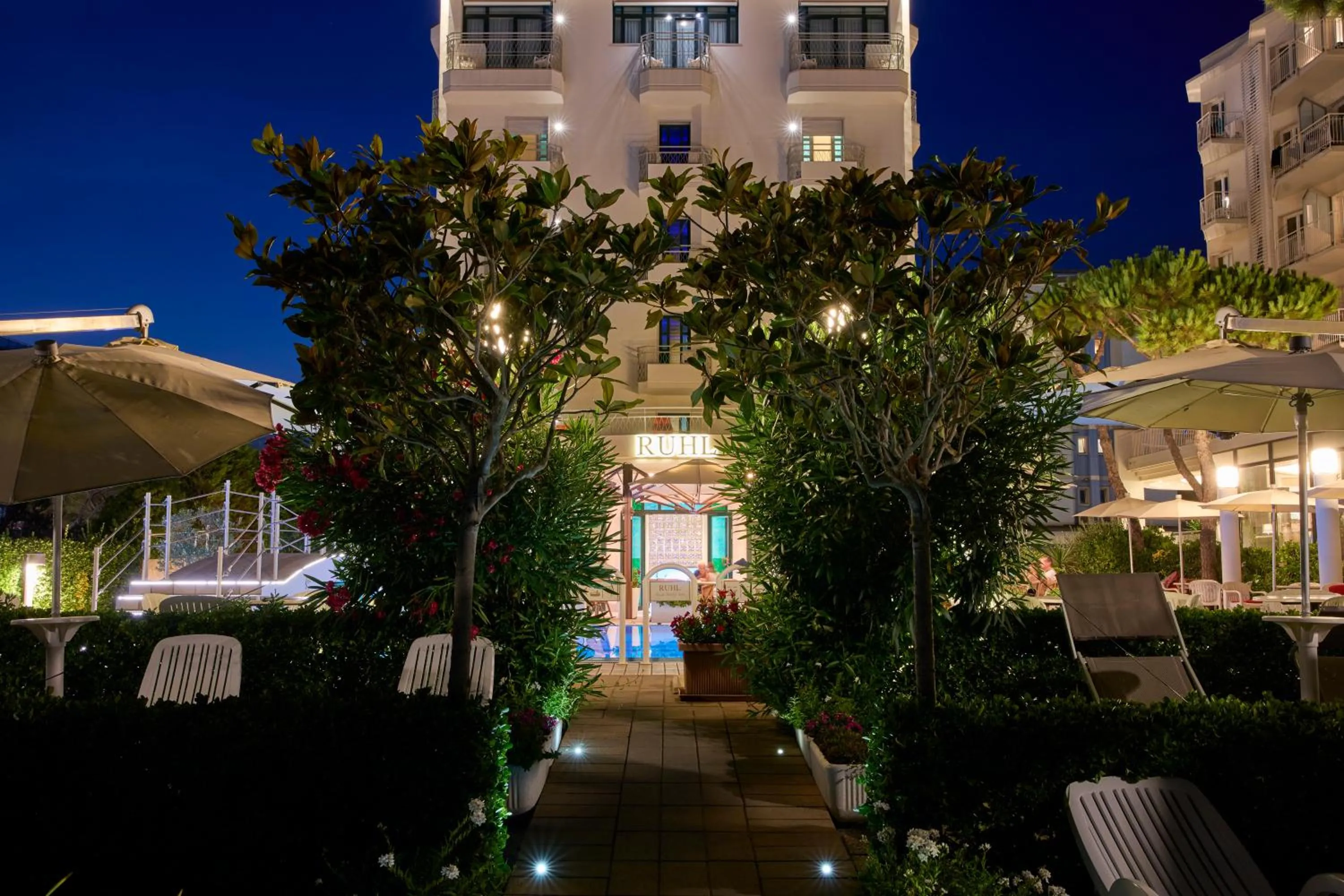 Property building in Ruhl Beach Hotel & Suites