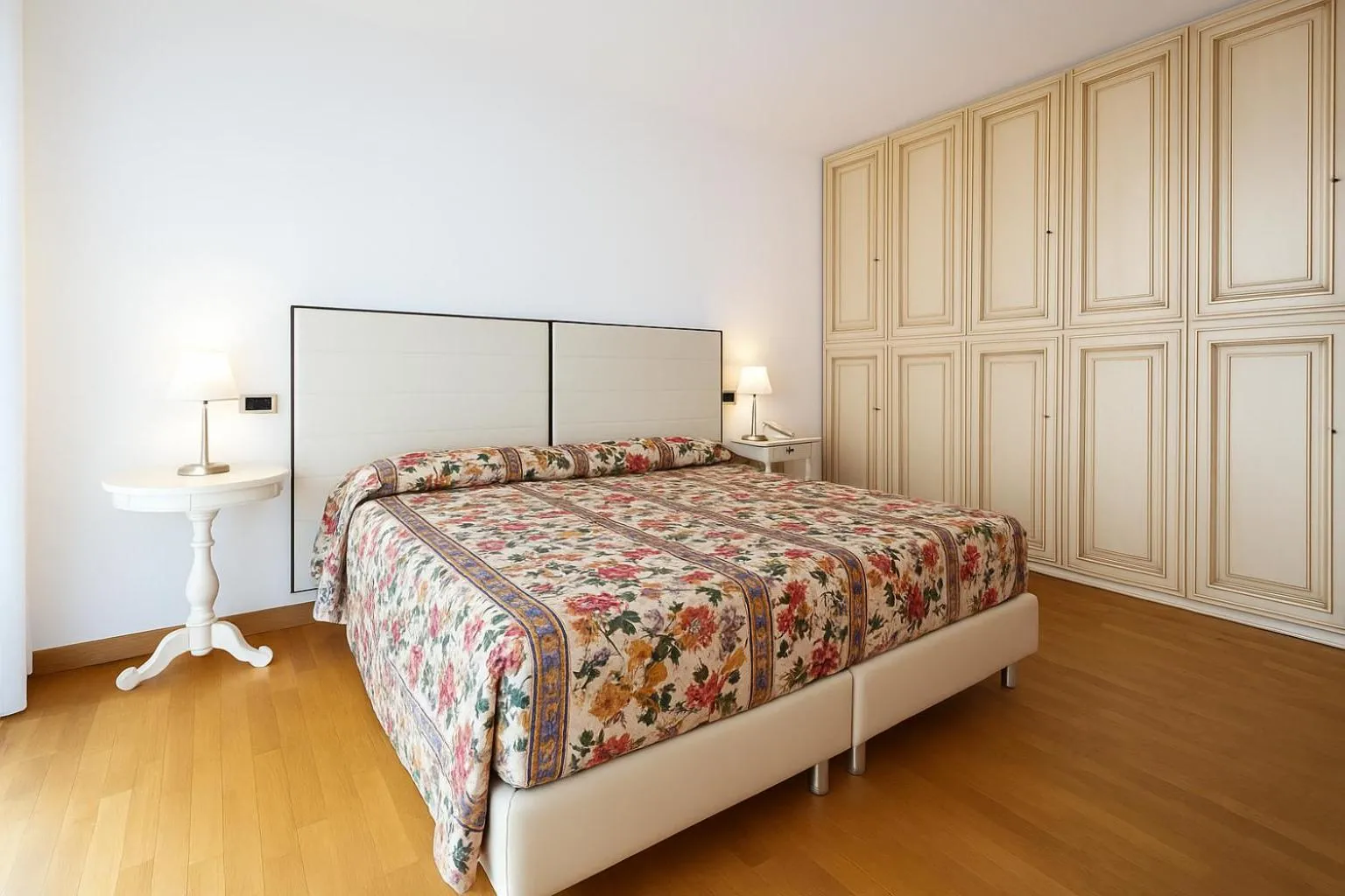 Bed in Ruhl Beach Hotel & Suites