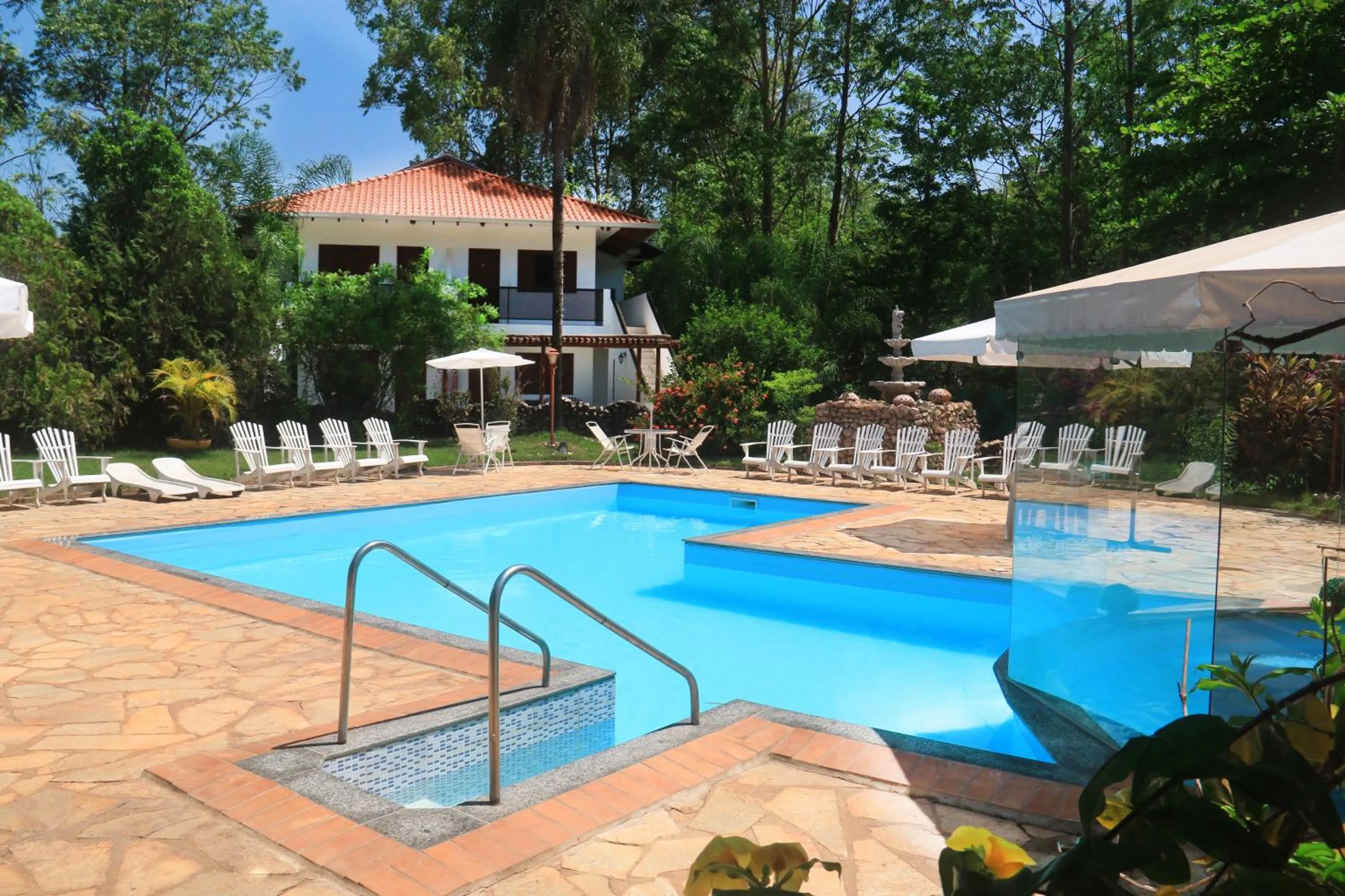 Swimming pool in Hotel Pousada Bonsai