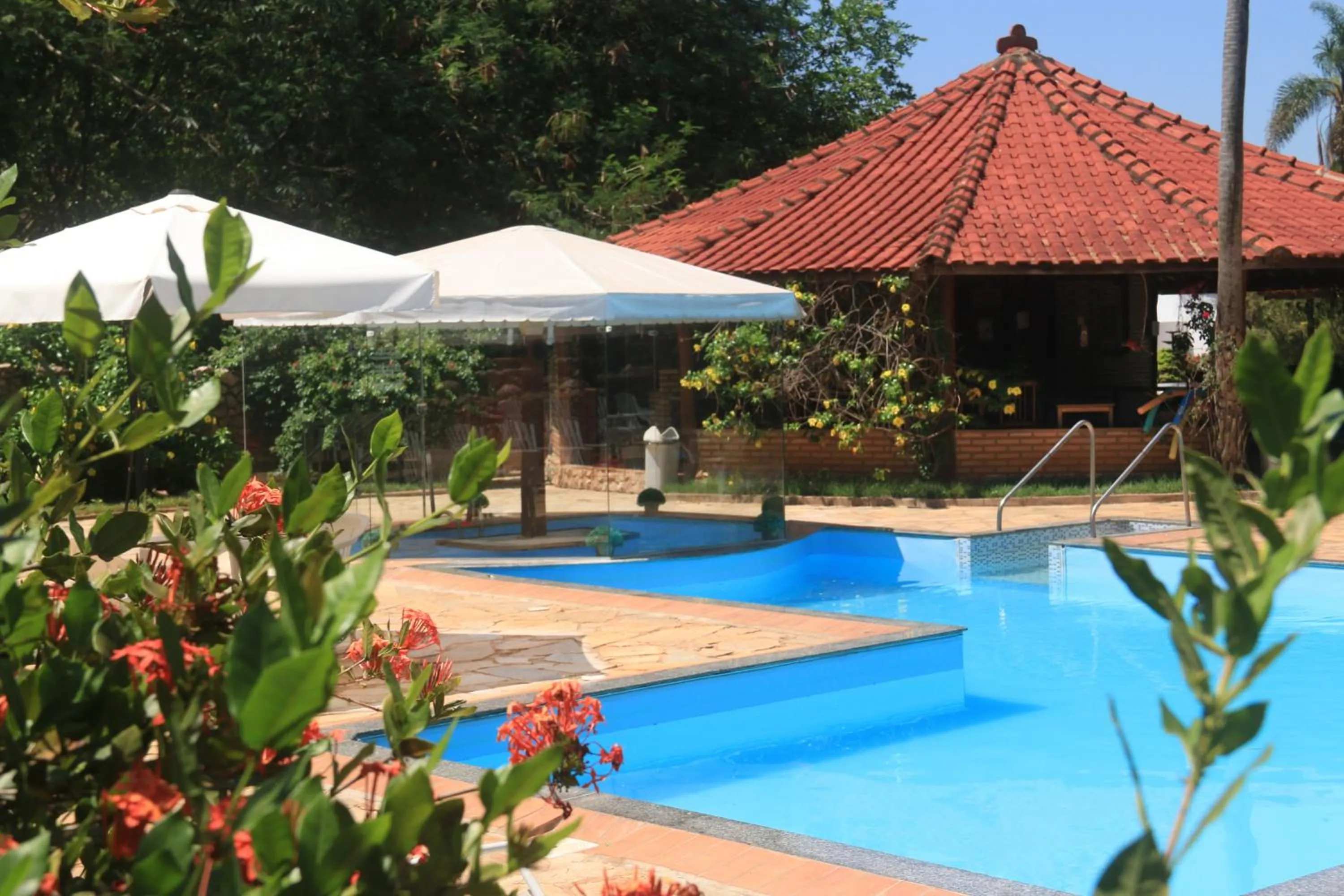 Swimming pool in Hotel Pousada Bonsai