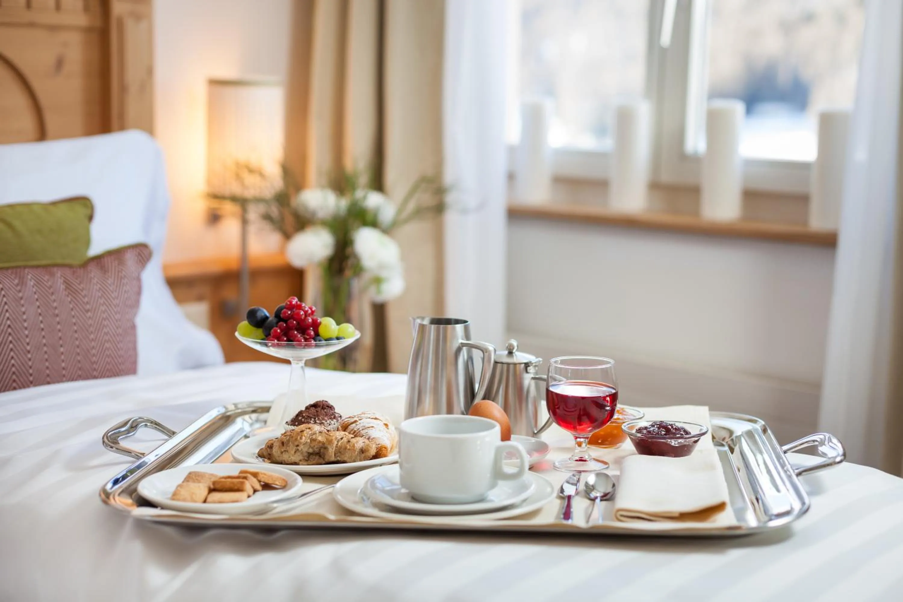 Bedroom, Bed in Schloss Hotel & Spa Pontresina