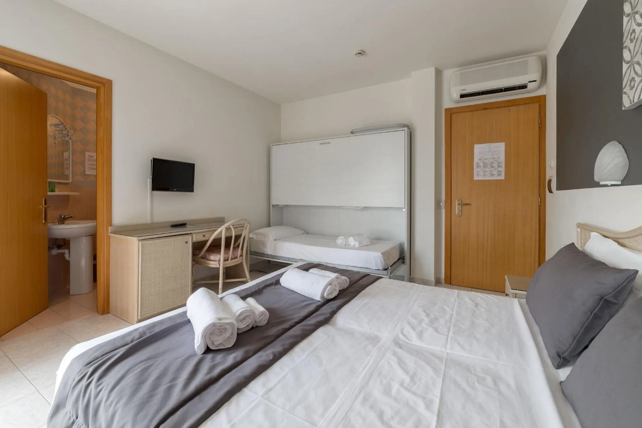 Bedroom, Bed in Hotel Airone