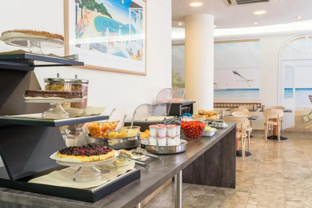 Breakfast in Hotel Airone