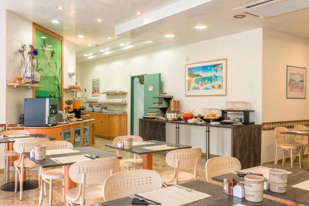 Breakfast in Hotel Airone