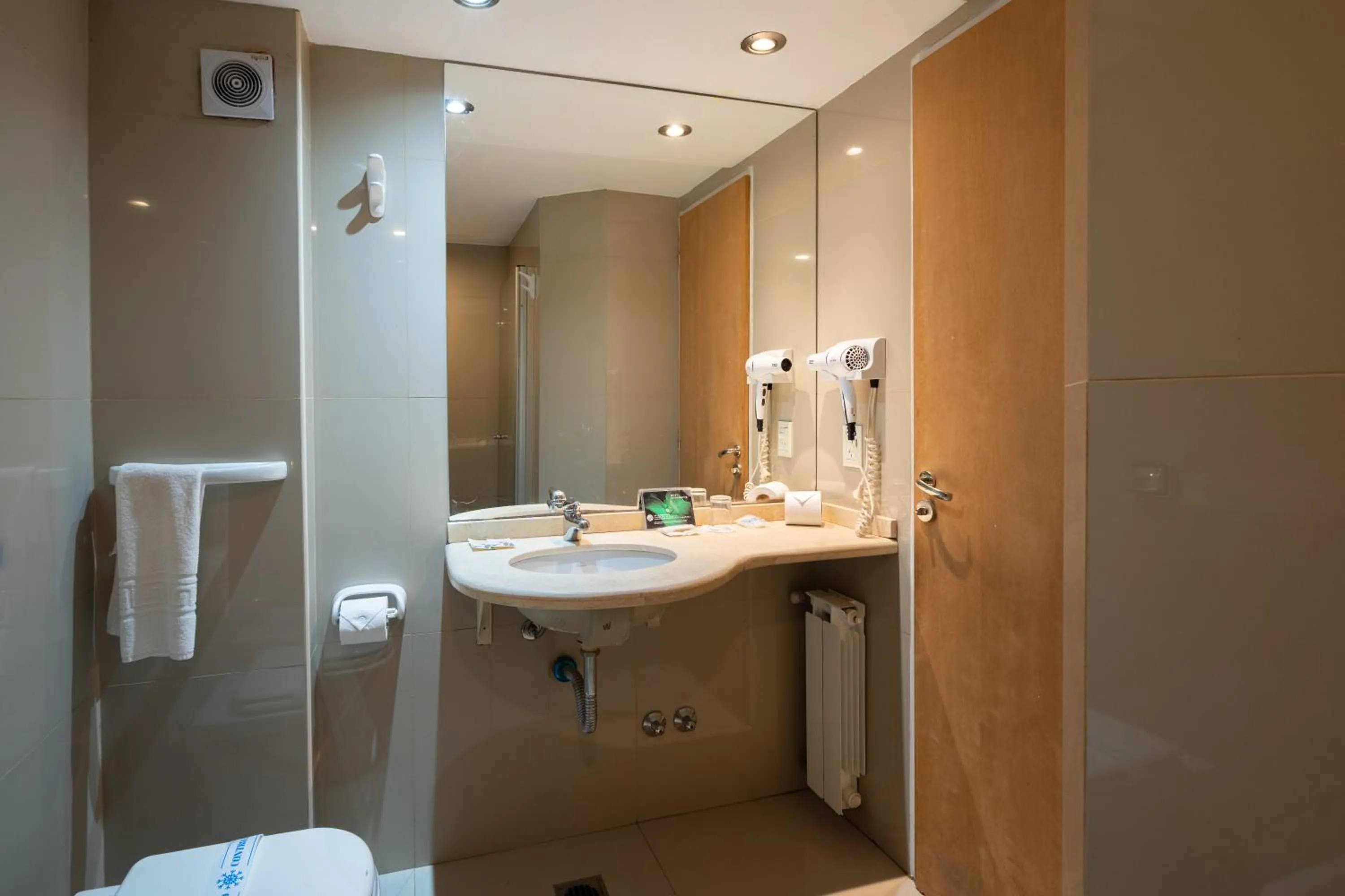 Bathroom in Lagos Andinos