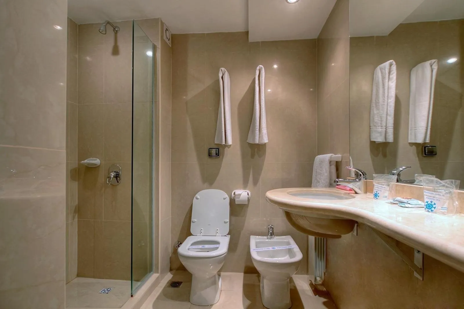 Shower in Lagos Andinos