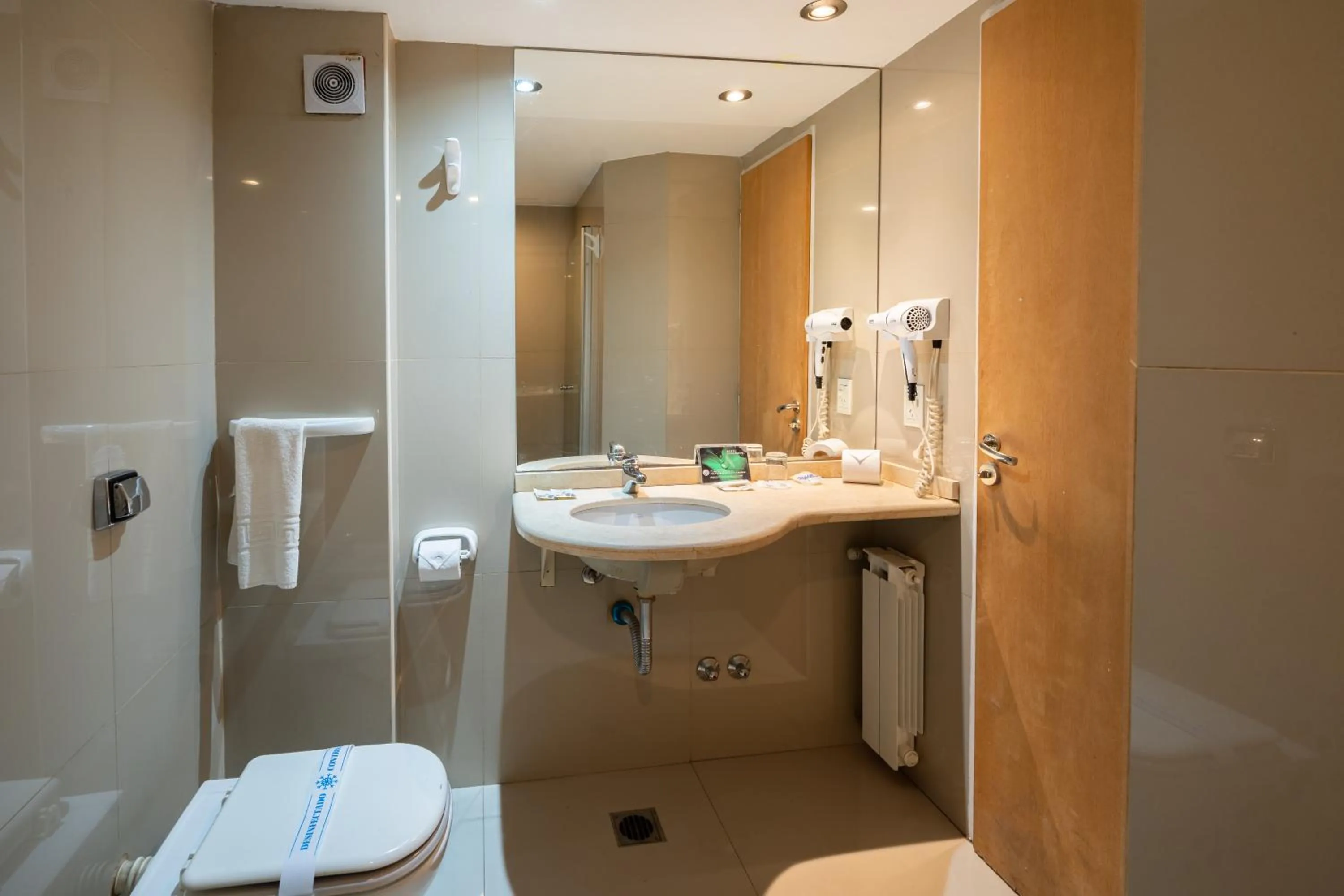 Toilet in Lagos Andinos