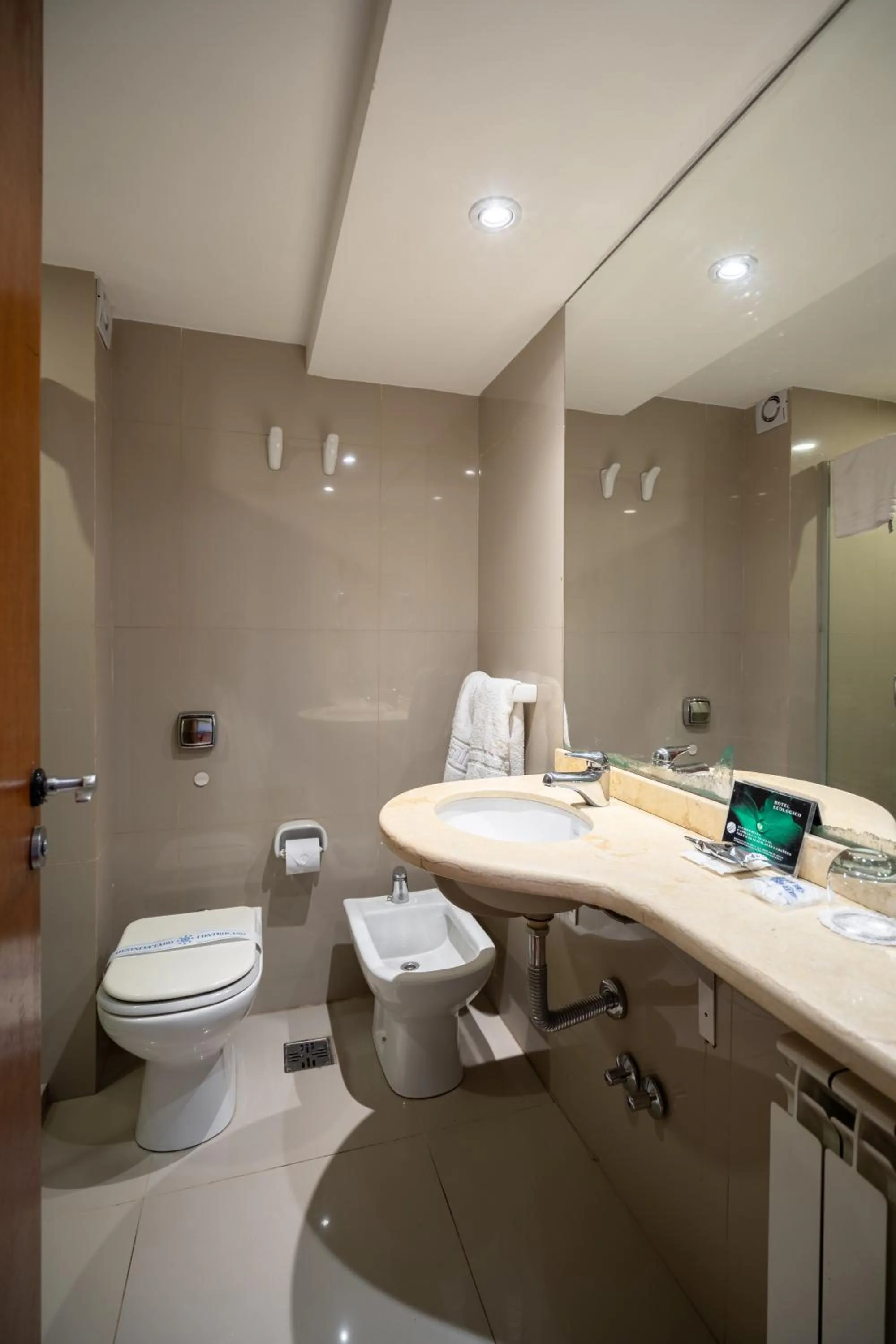 Toilet in Lagos Andinos