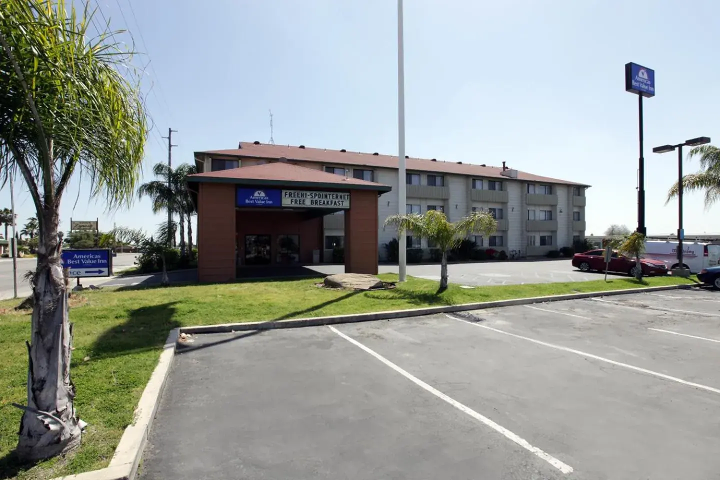 Property building in Studio 6 Suites Delano, CA Property building in Studio 6 Suites Delano, CA