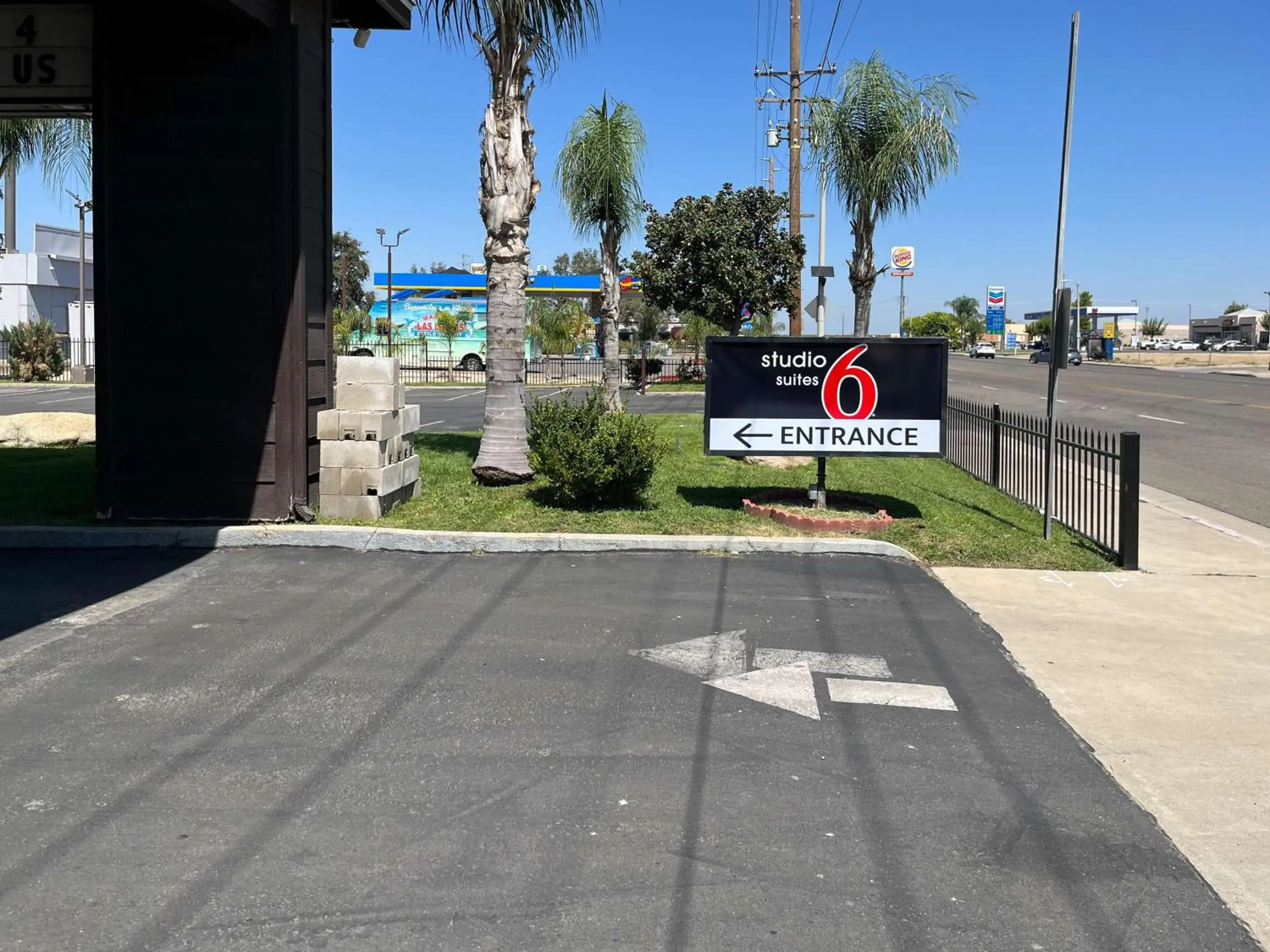 Property building in Studio 6 Suites Delano, CA Property building in Studio 6 Suites Delano, CA