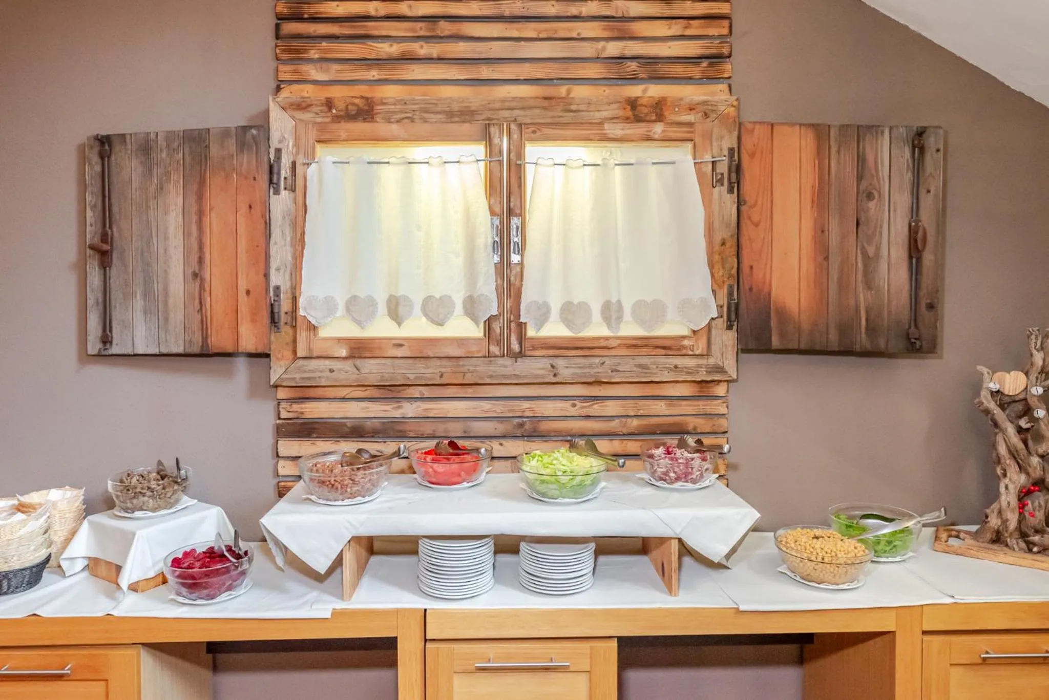 Buffet breakfast in Hotel Dolomiti Chalet