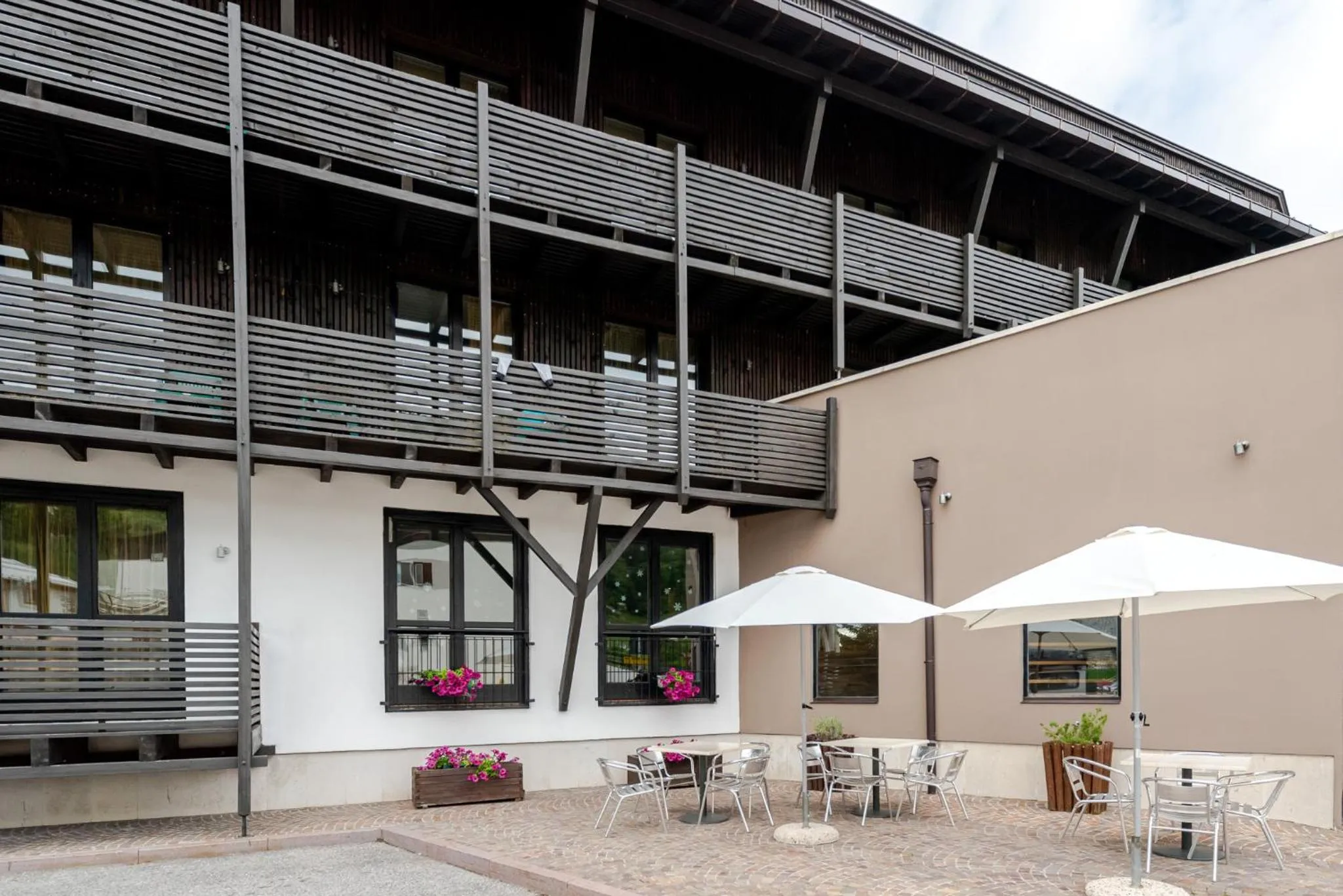 Property building in Hotel Dolomiti Chalet