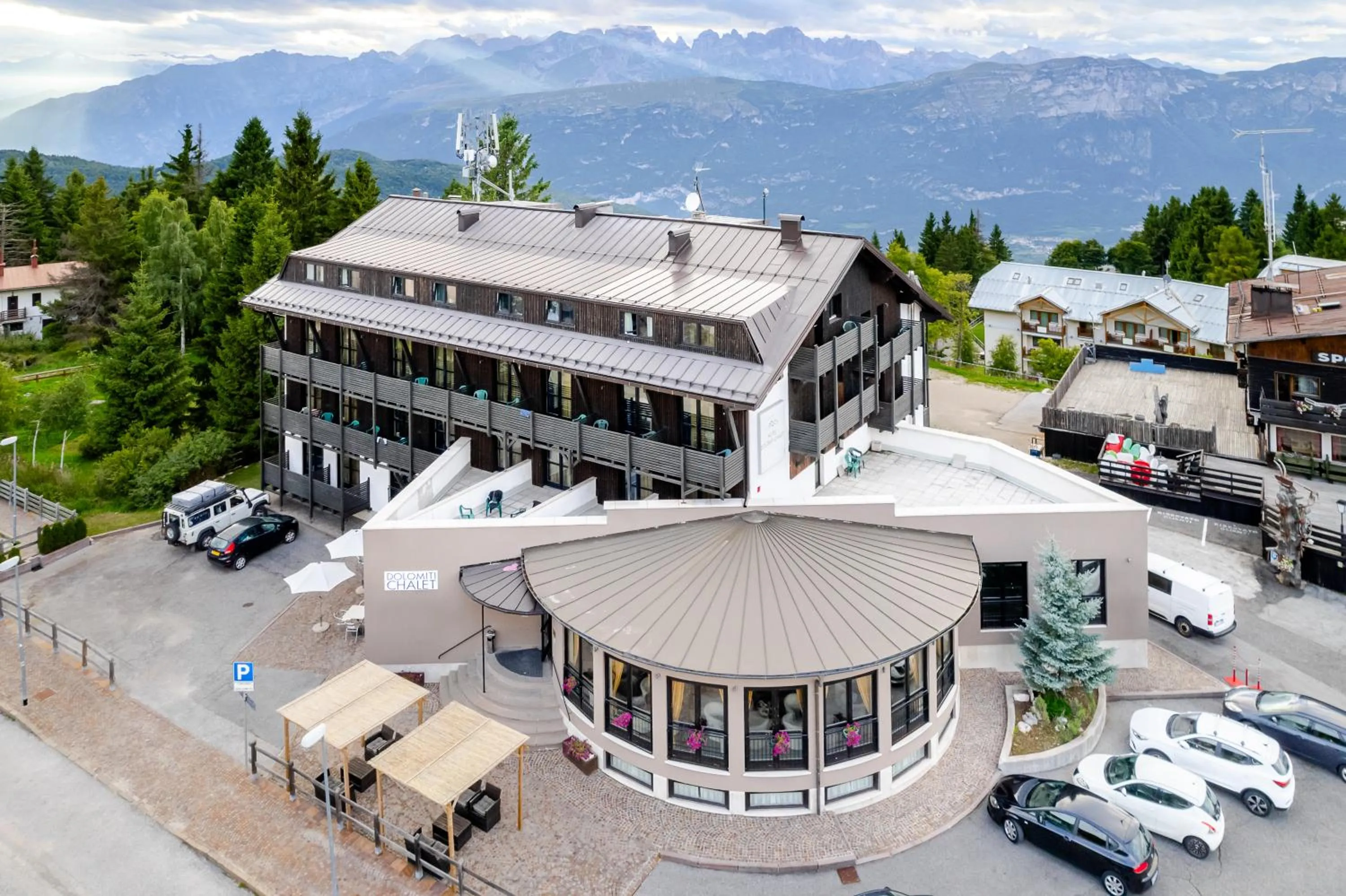 Property building in Hotel Dolomiti Chalet